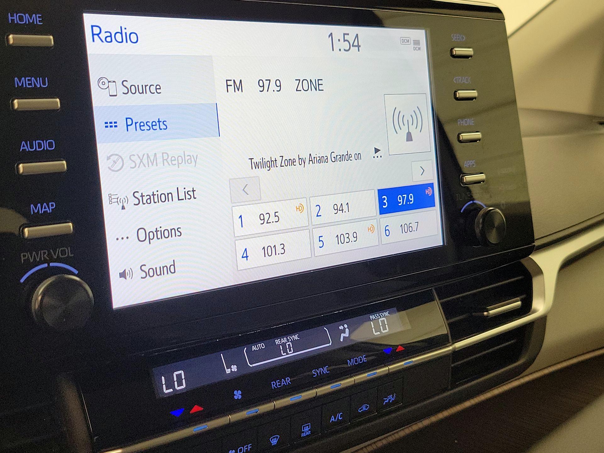 Thumbnail: 2021 Toyota Sienna - 15