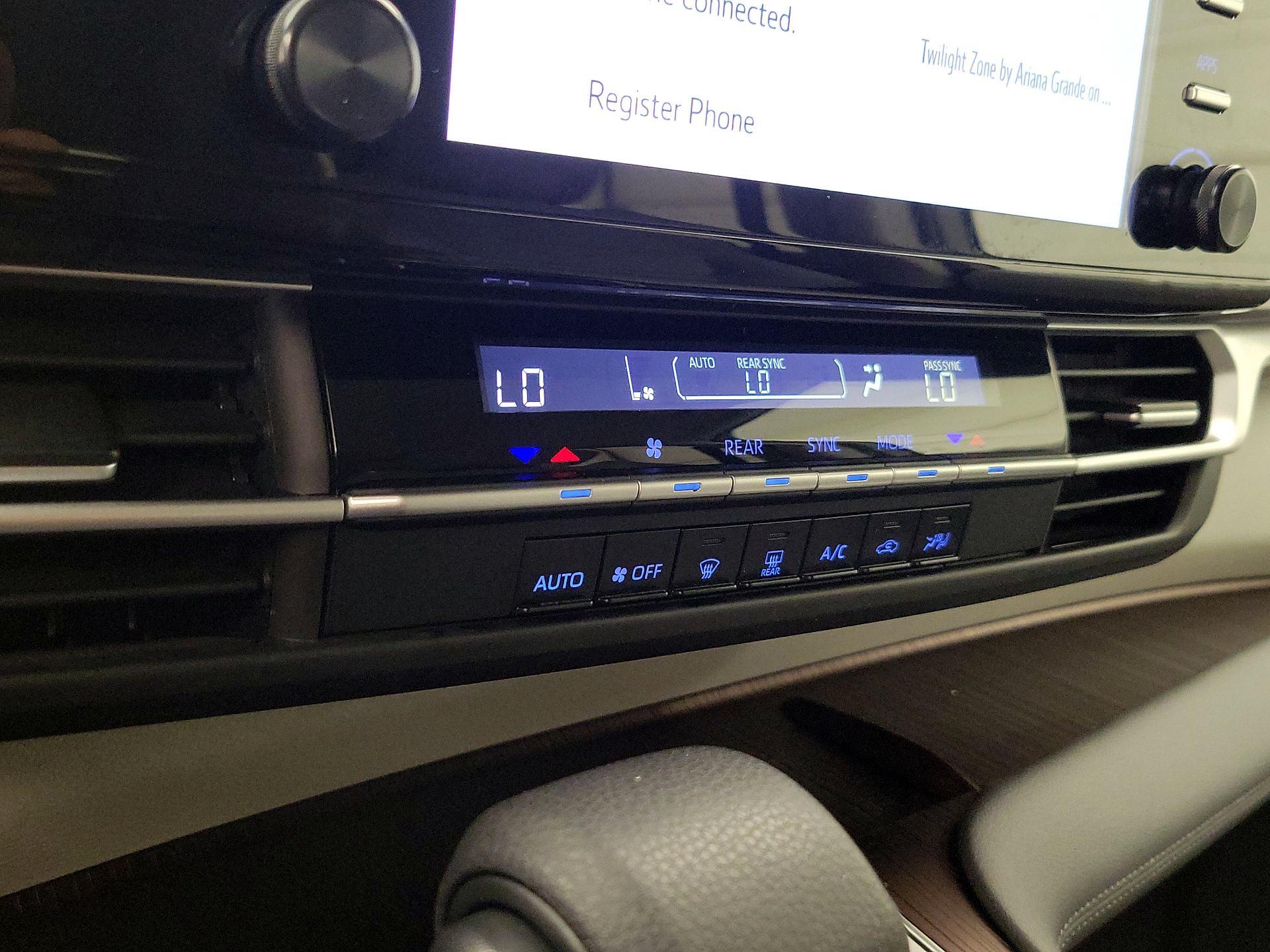 Thumbnail: 2021 Toyota Sienna - 16