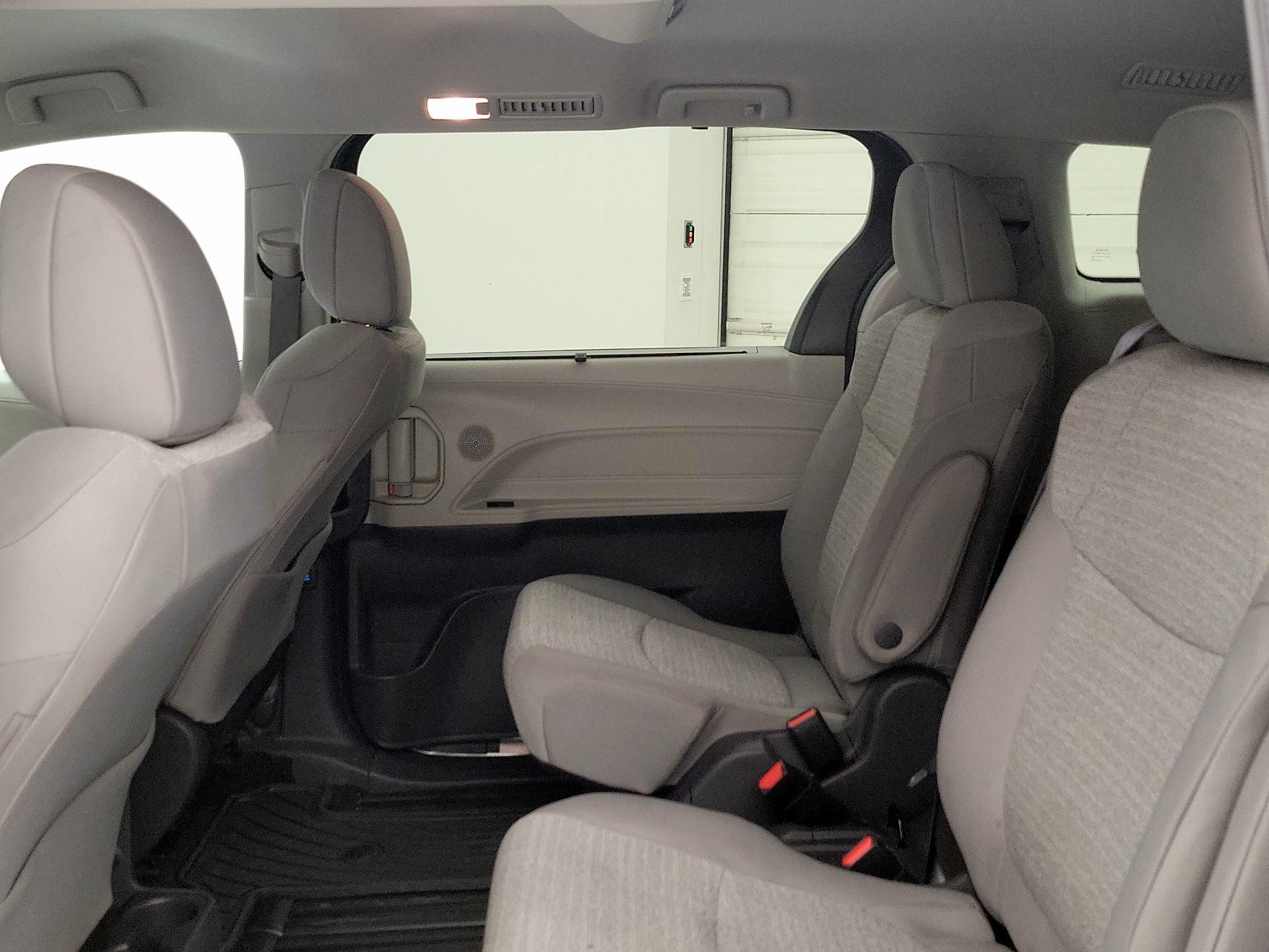 Thumbnail: 2021 Toyota Sienna - 19