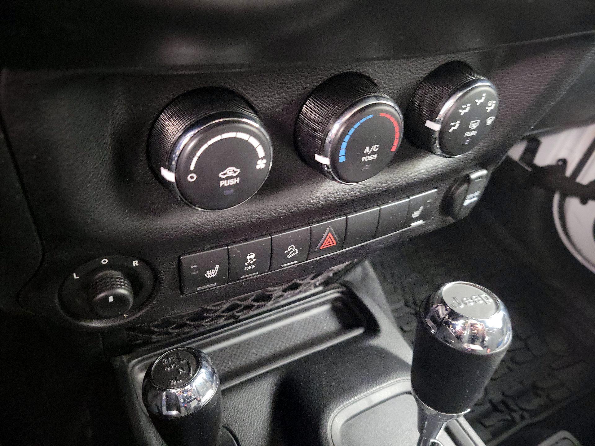 Thumbnail: 2018 Jeep Wrangler - 14