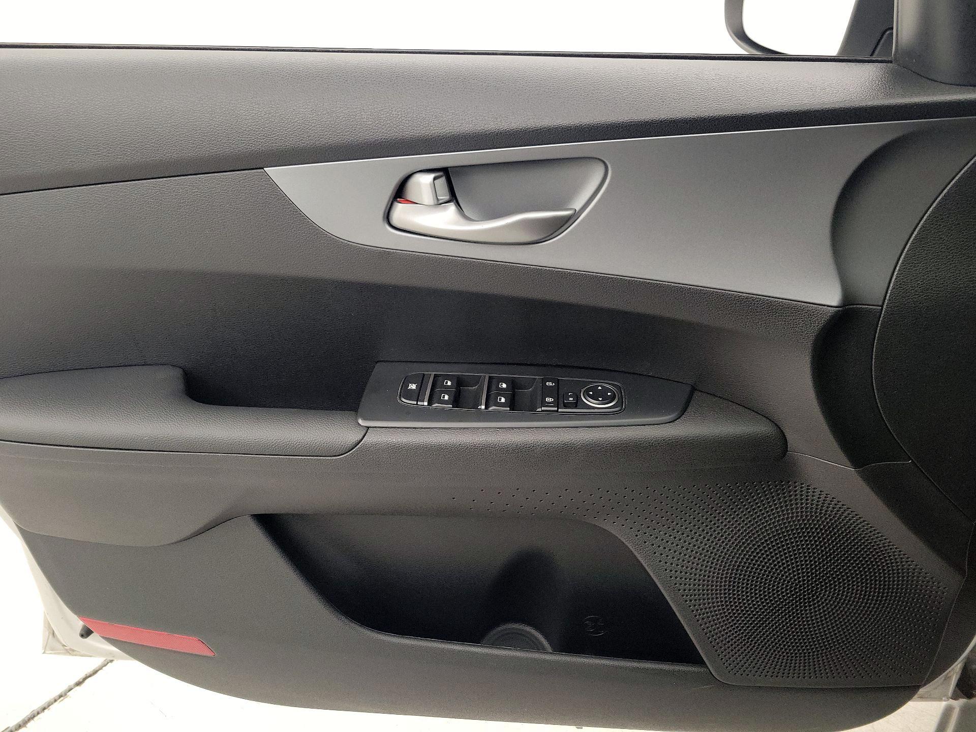 Thumbnail: 2020 Kia Forte - 12