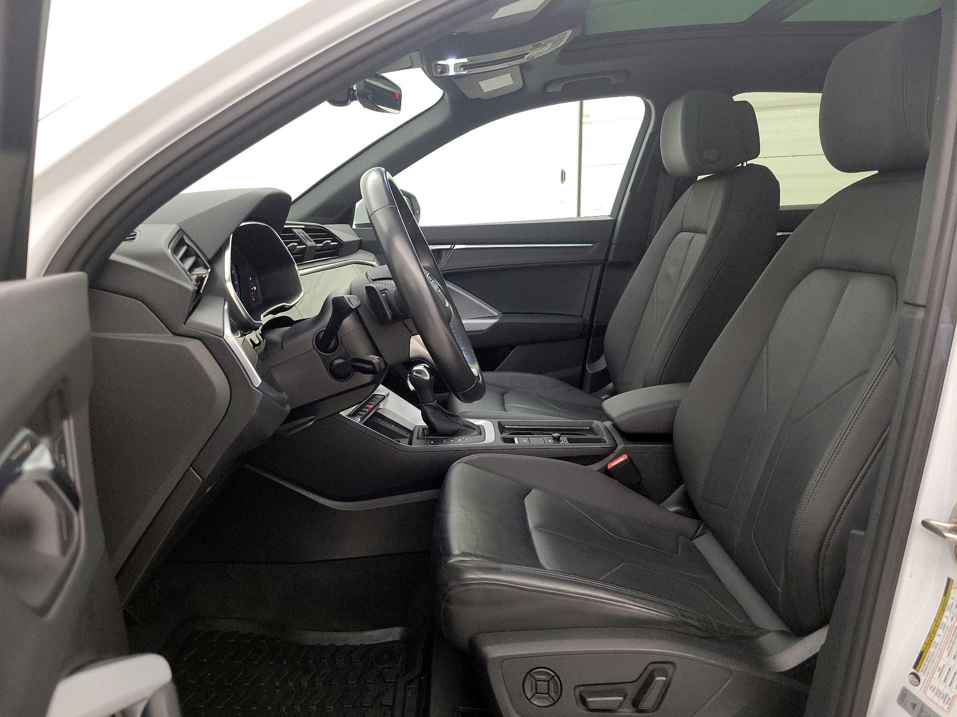 Thumbnail: 2021 Audi Q3 - 11
