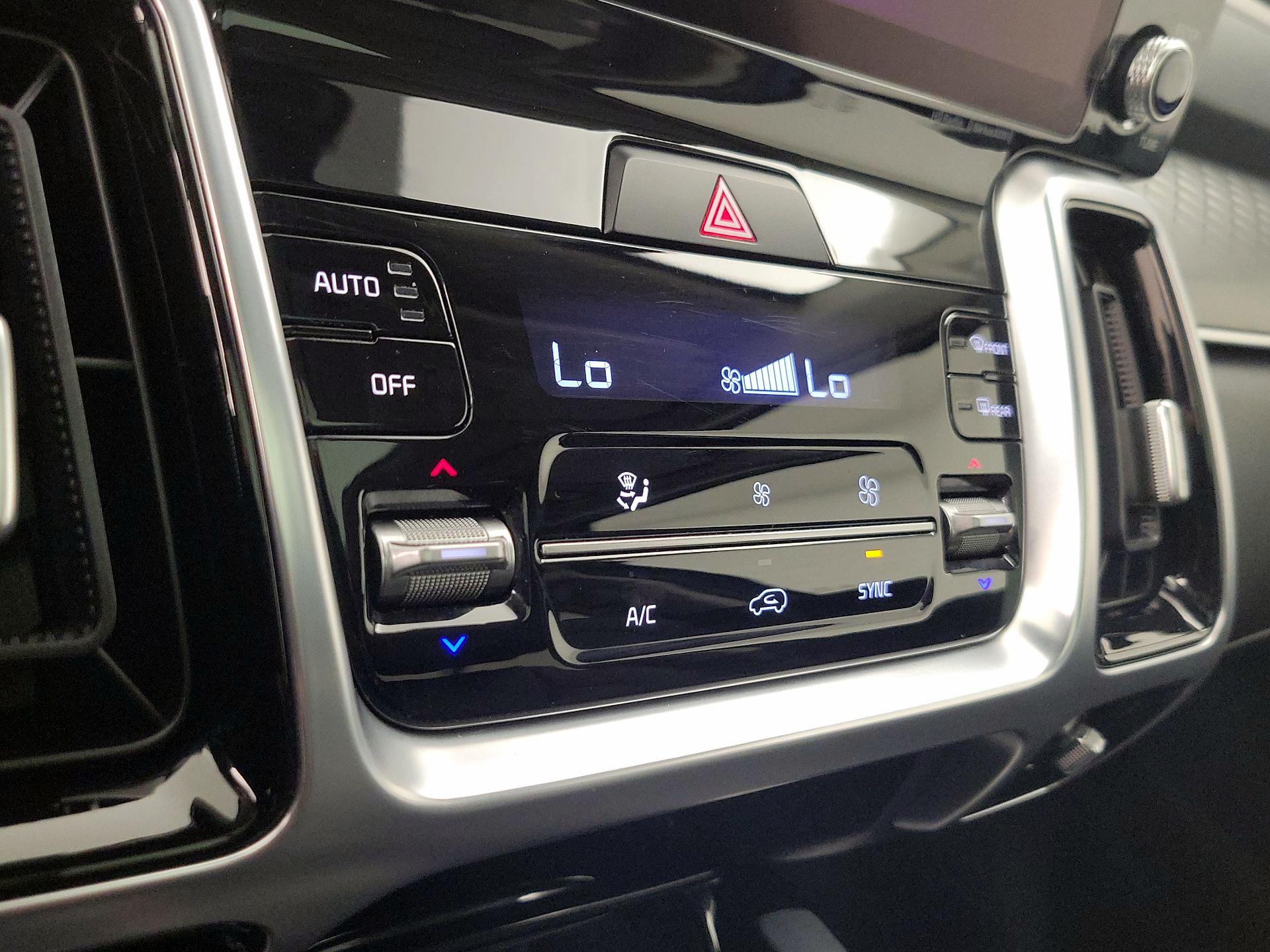 Thumbnail: 2021 Kia Sorento - 17