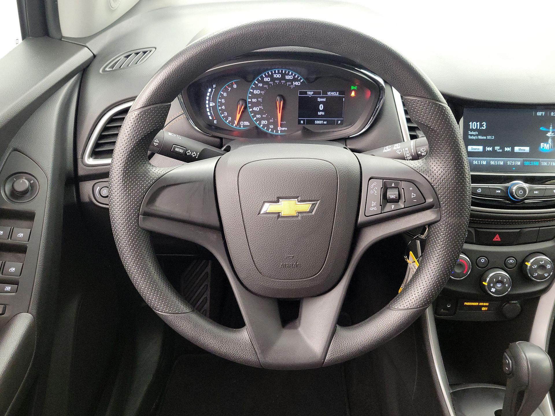 Thumbnail: 2017 Chevrolet Trax - 10