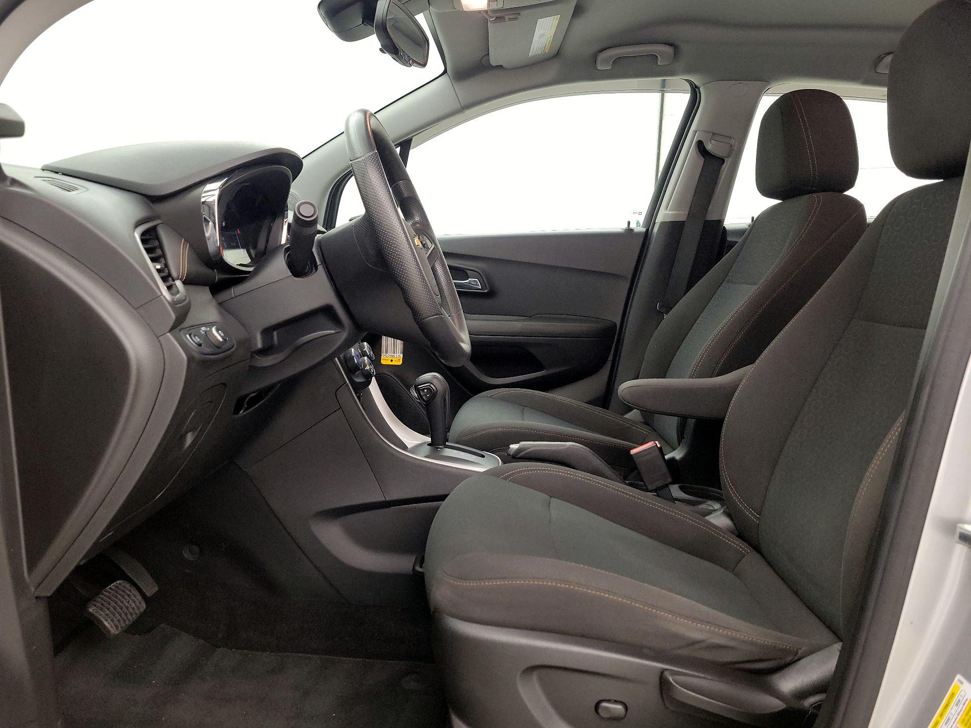 Thumbnail: 2017 Chevrolet Trax - 11