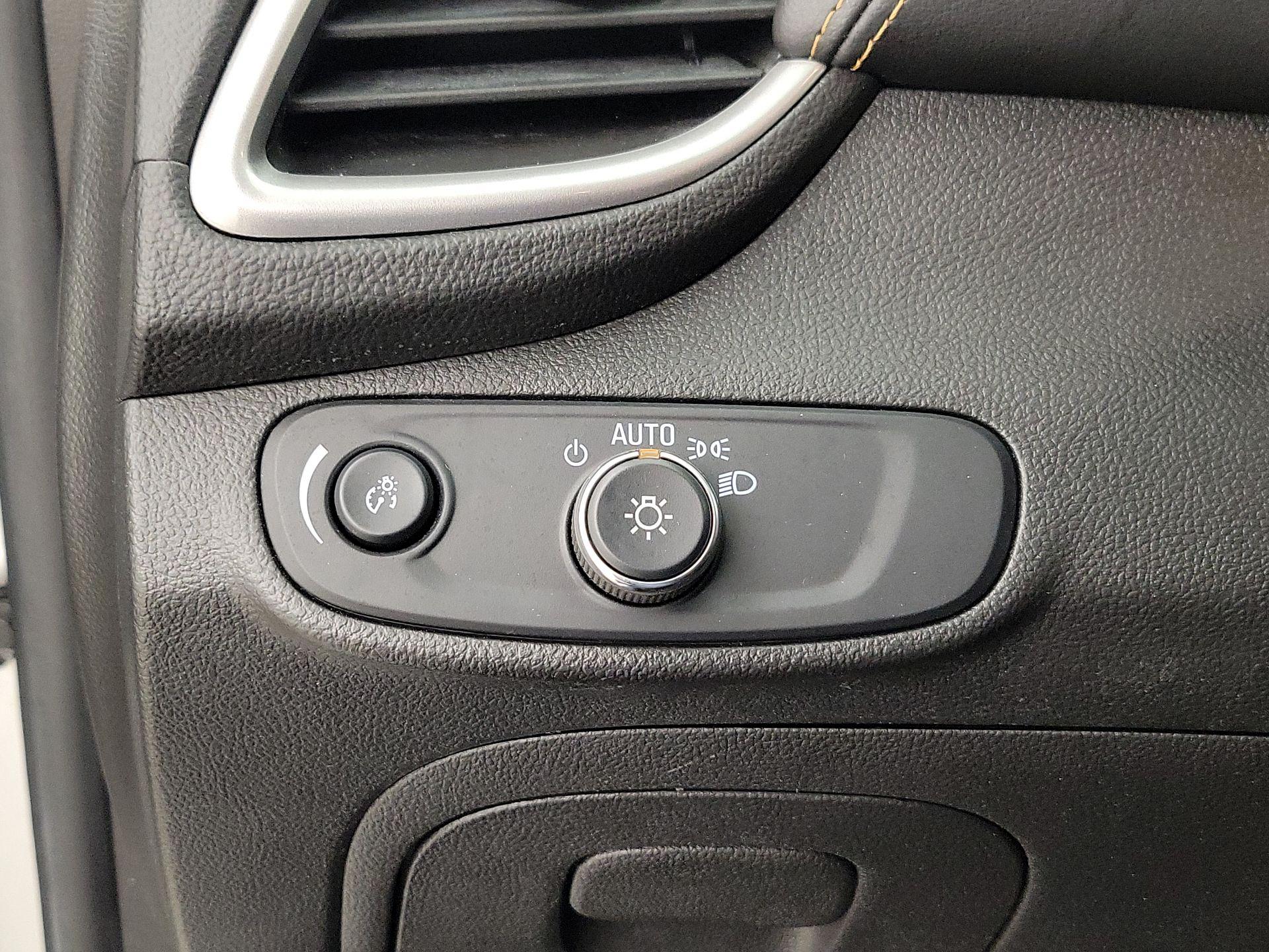 Thumbnail: 2017 Chevrolet Trax - 13