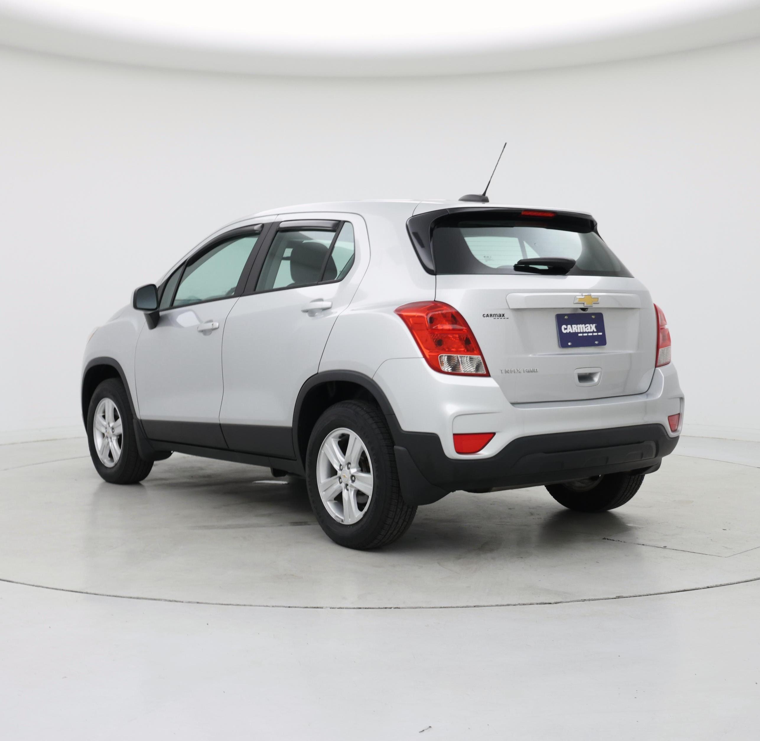 Thumbnail: 2017 Chevrolet Trax - 2