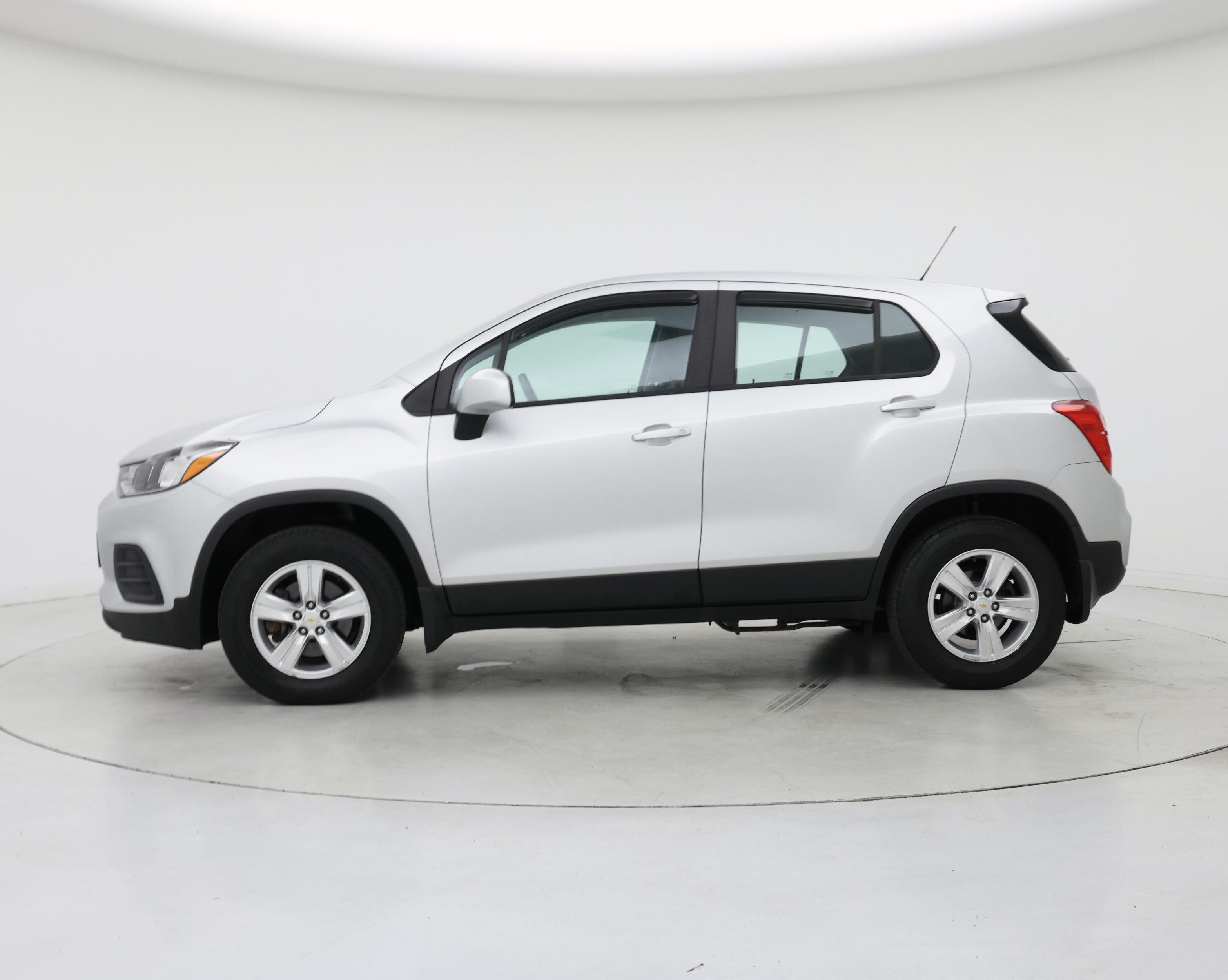 Thumbnail: 2017 Chevrolet Trax - 3