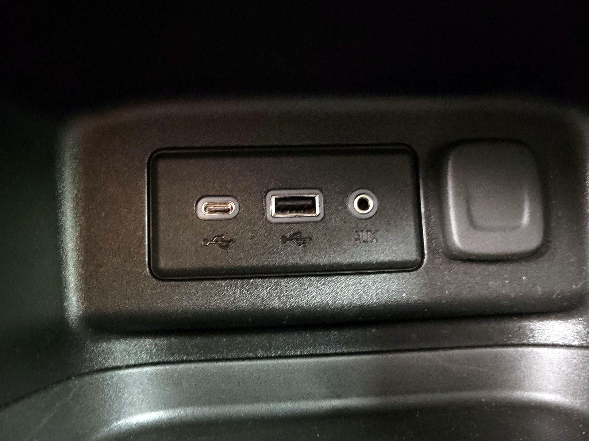 Thumbnail: 2020 Chevrolet Equinox - 18