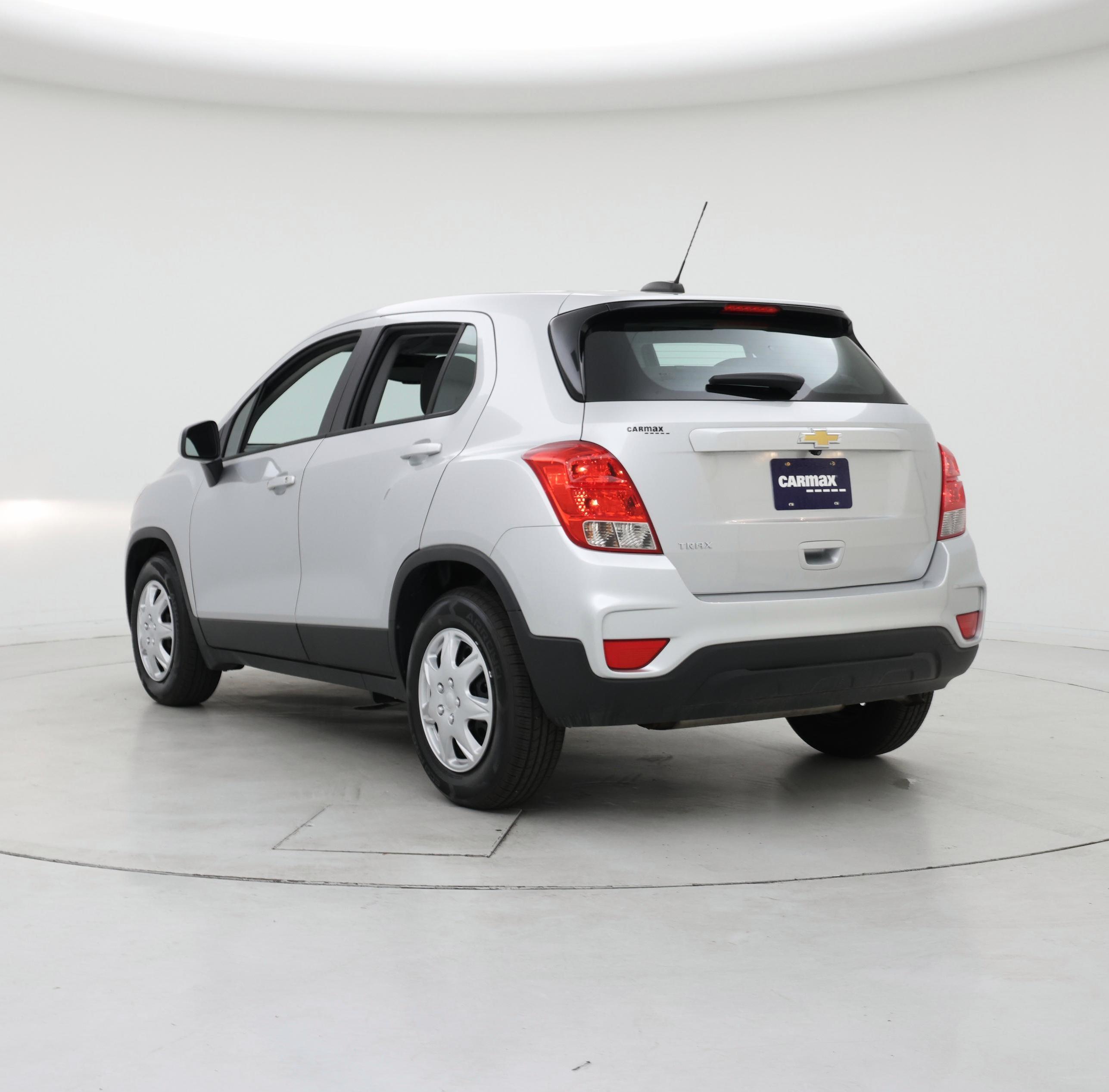 Thumbnail: 2017 Chevrolet Trax - 2
