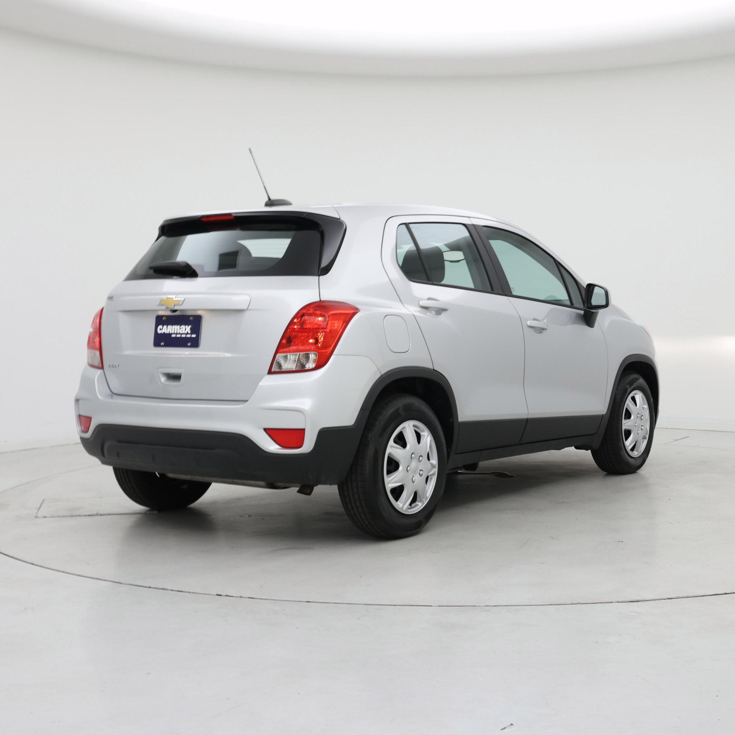 Thumbnail: 2017 Chevrolet Trax - 8