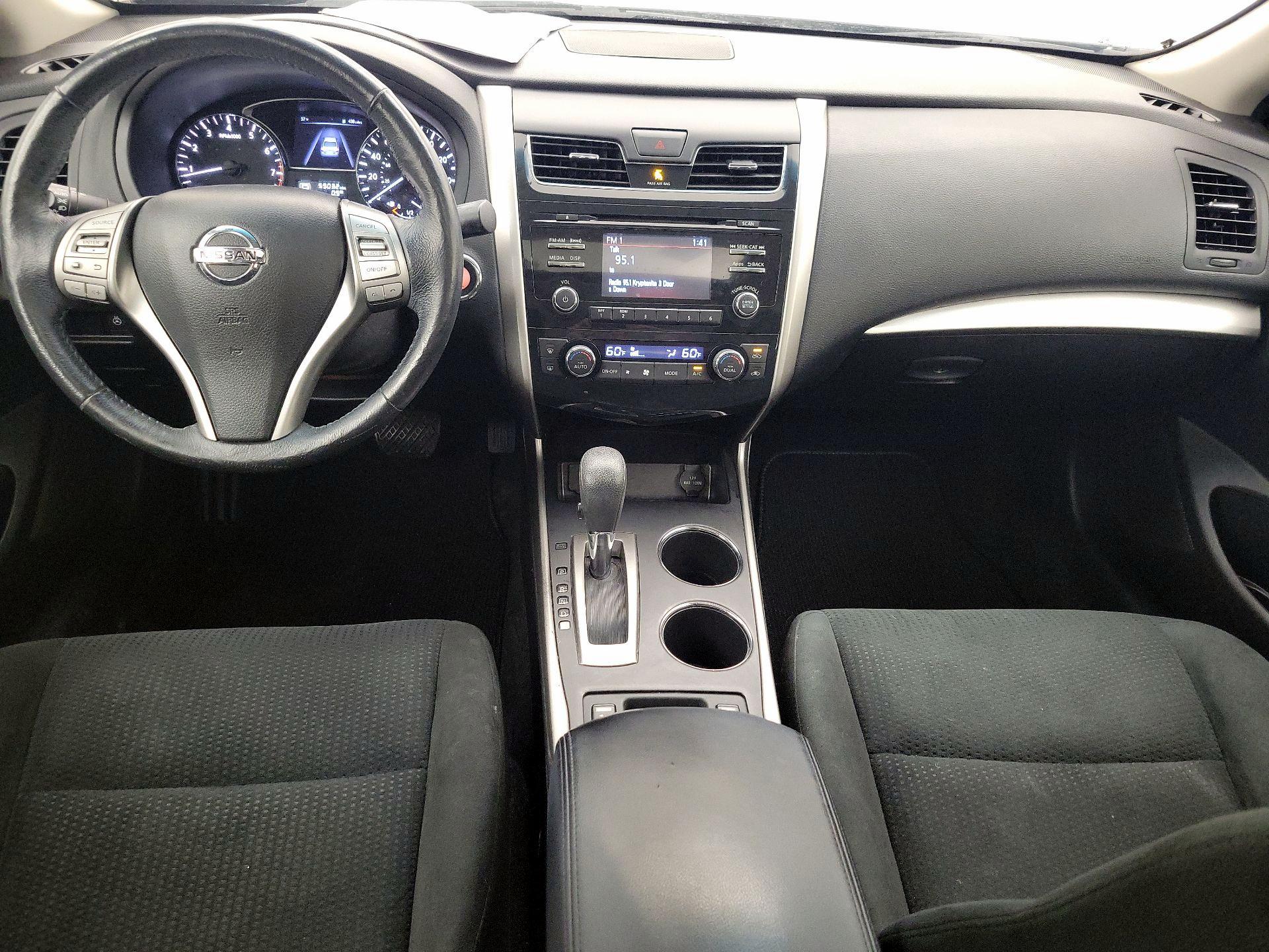 Thumbnail: 2015 Nissan Altima - 9