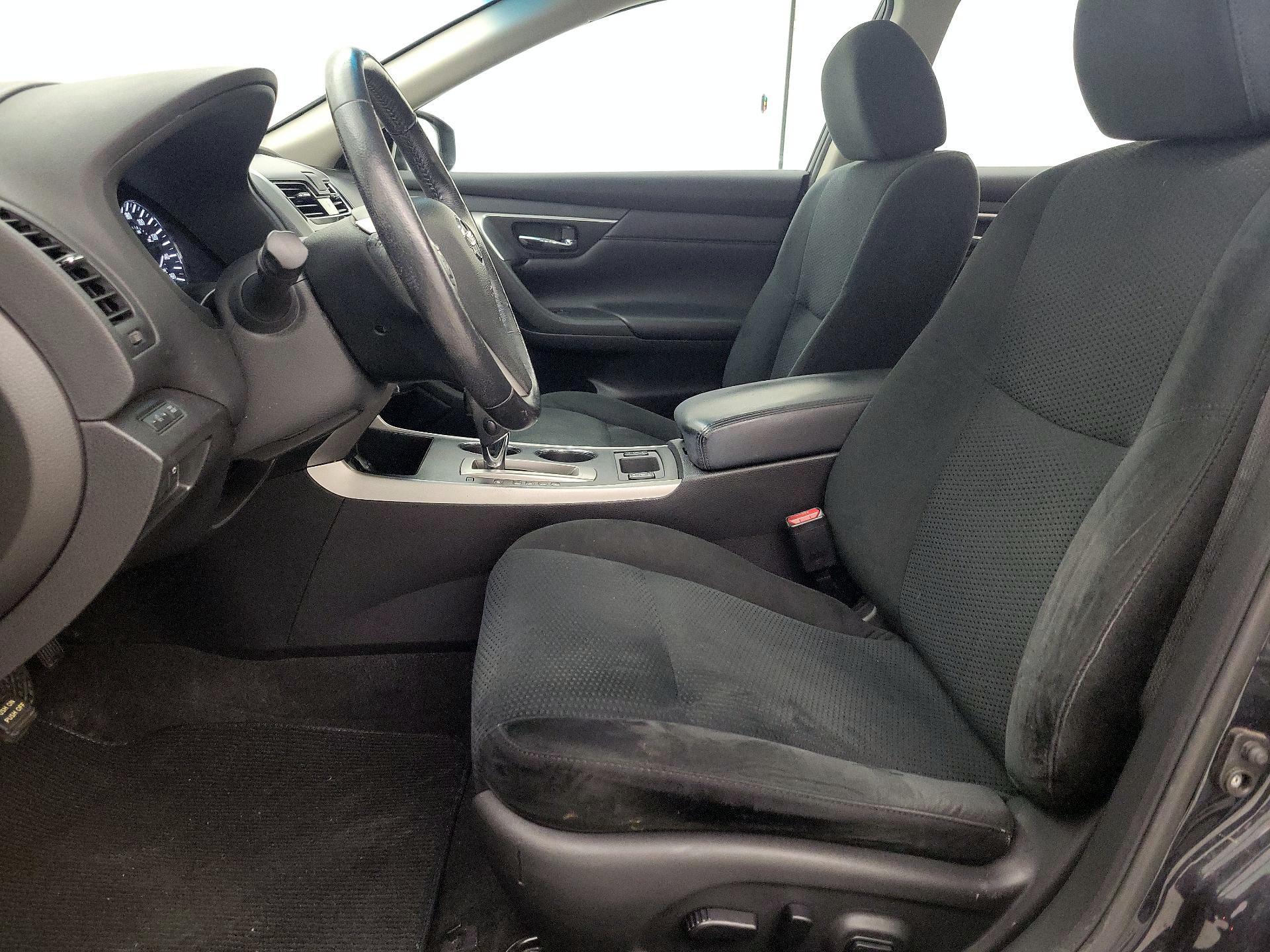 Thumbnail: 2015 Nissan Altima - 11