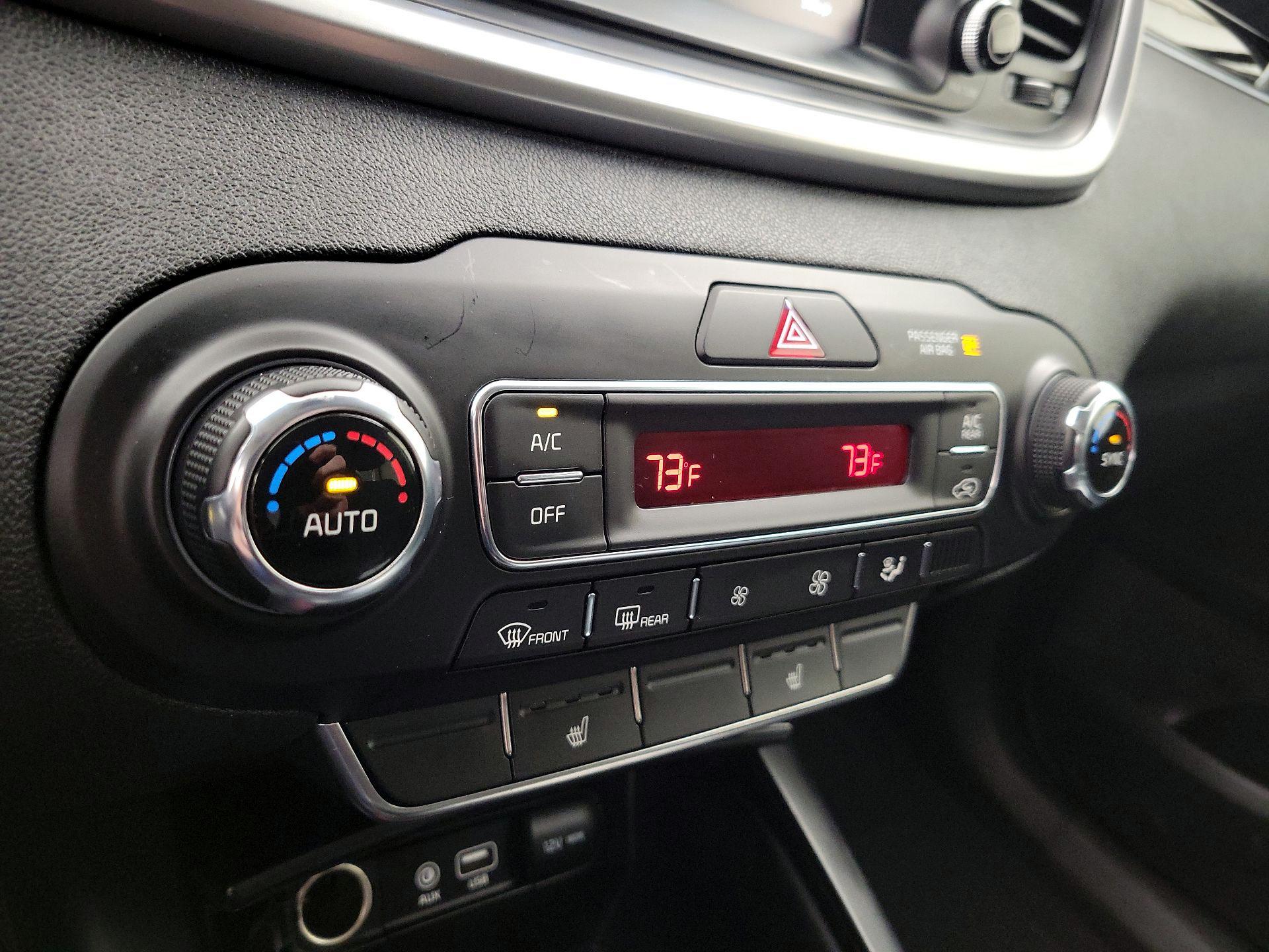 Thumbnail: 2019 Kia Sorento - 16