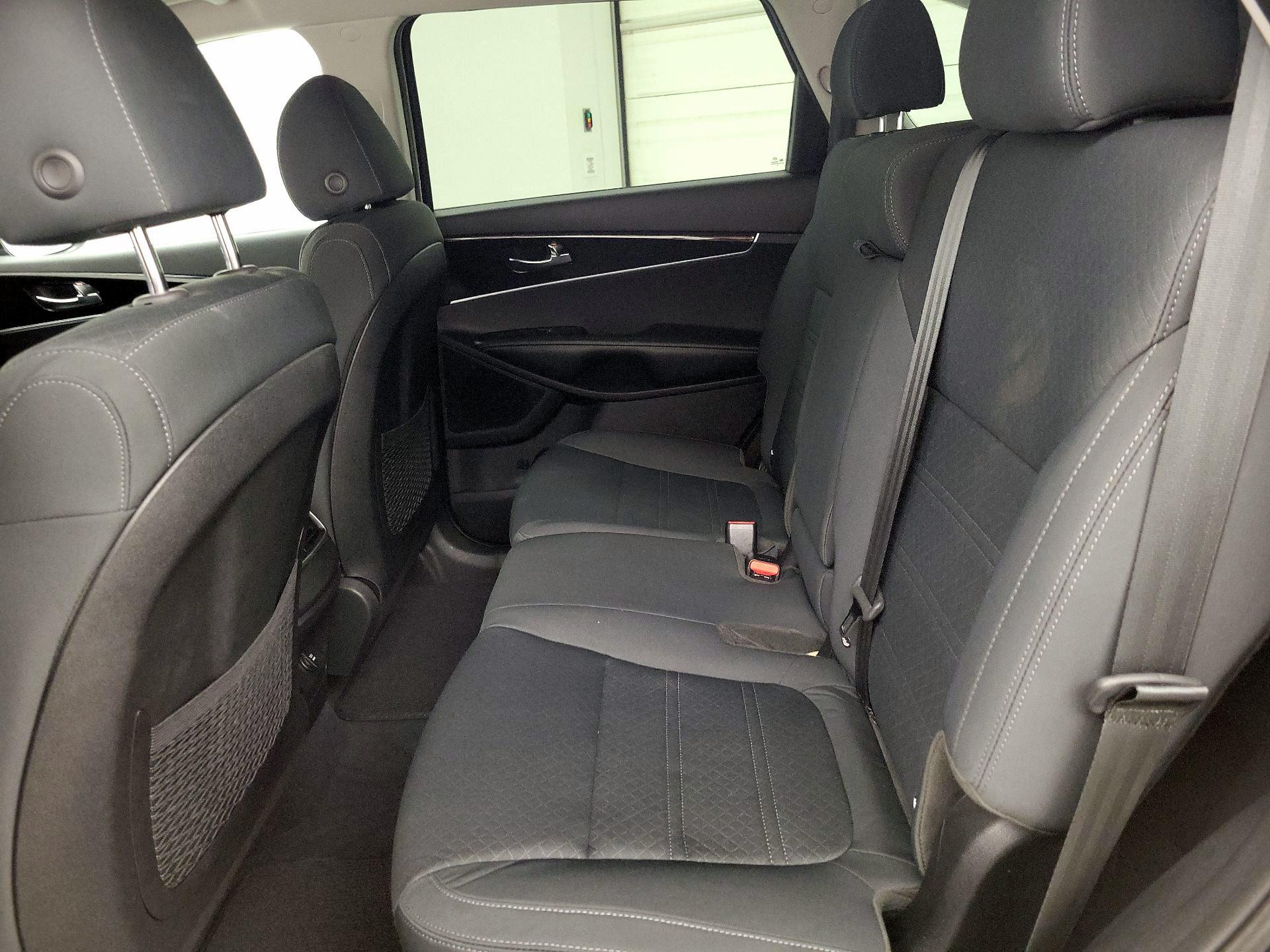 Thumbnail: 2019 Kia Sorento - 19