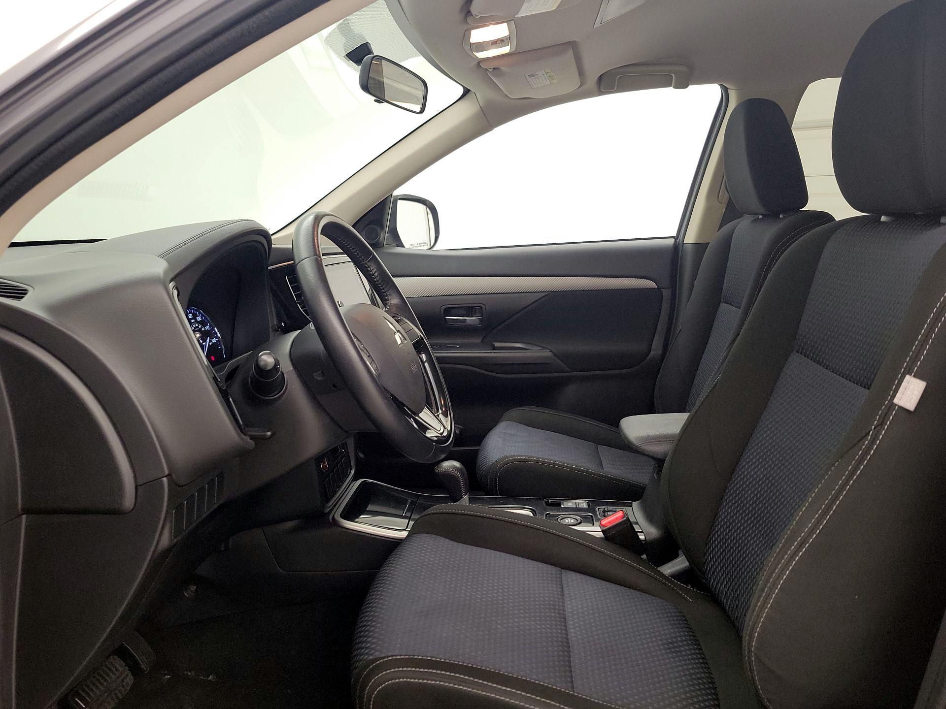 Thumbnail: 2018 Mitsubishi Outlander - 11