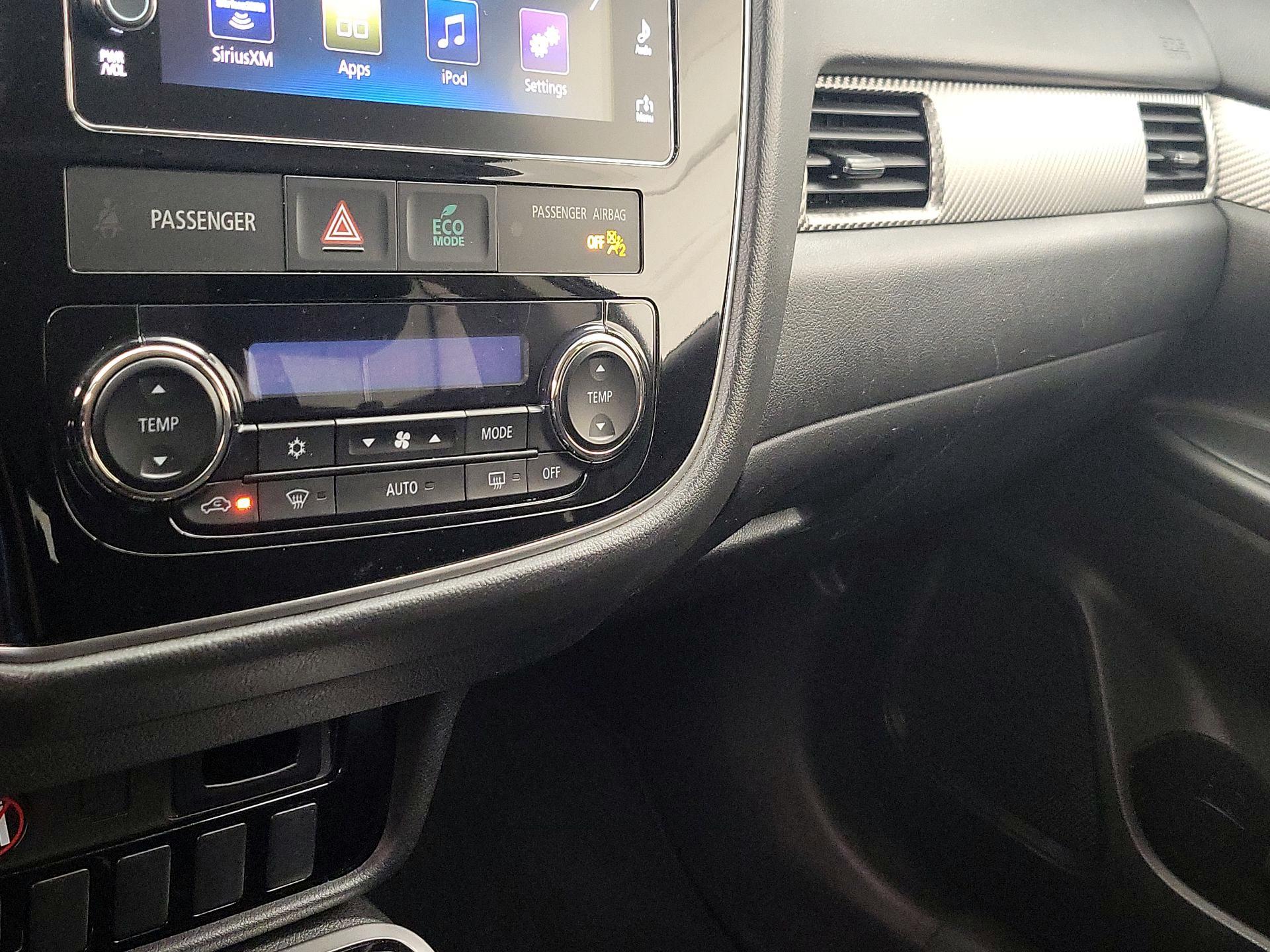 Thumbnail: 2018 Mitsubishi Outlander - 16