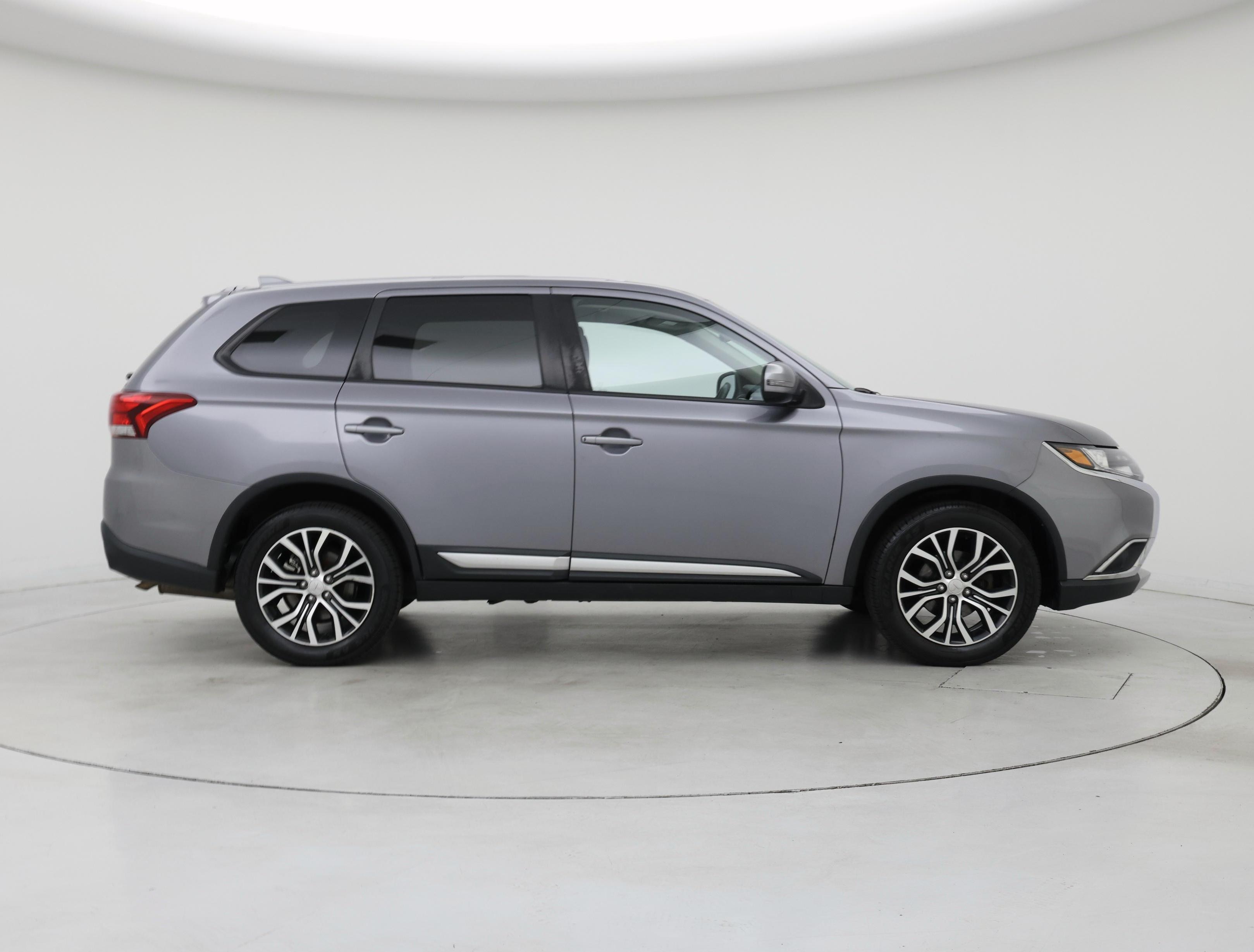 Thumbnail: 2018 Mitsubishi Outlander - 7