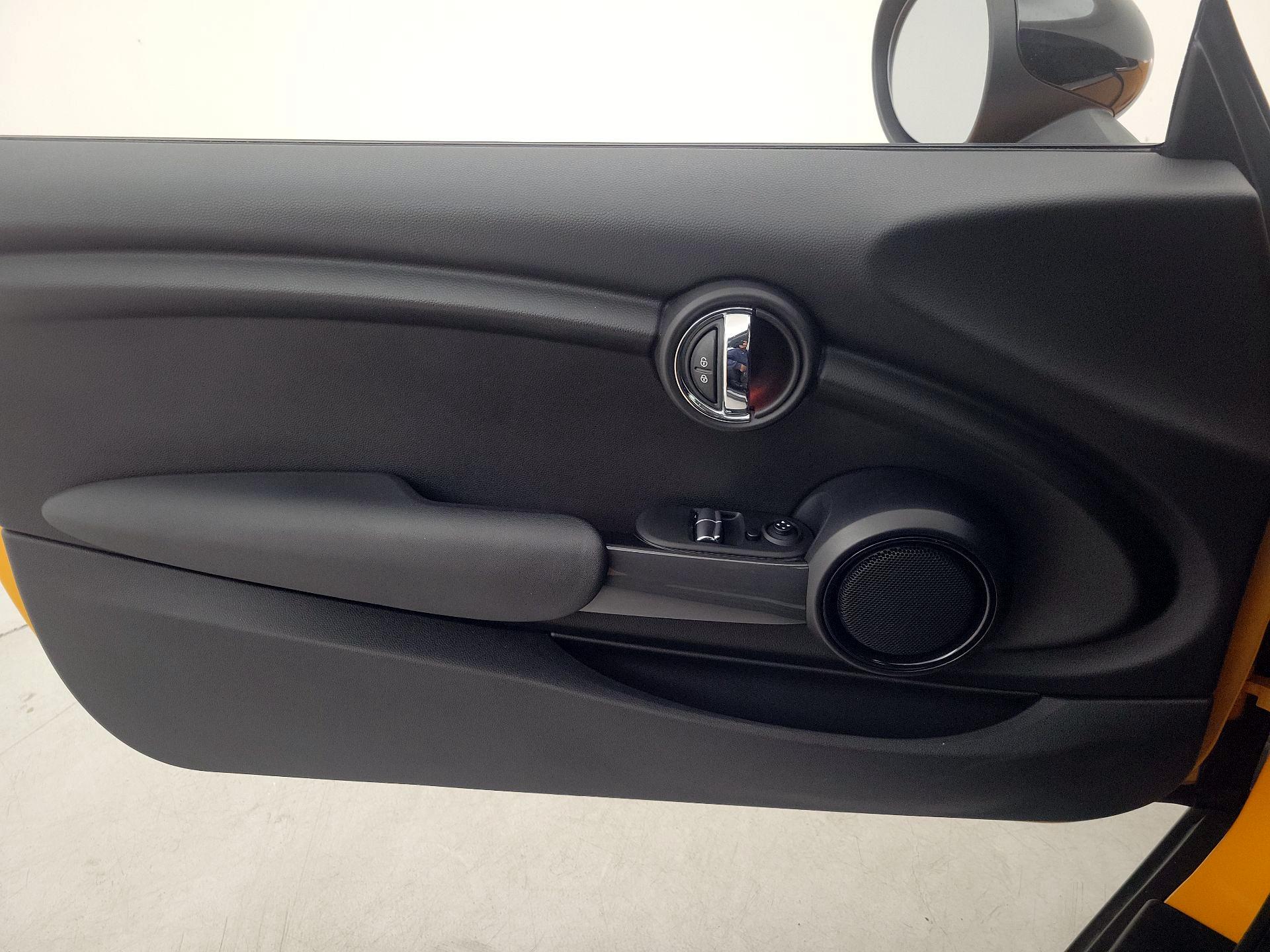 Thumbnail: 2015 MINI Cooper Hardtop - 12