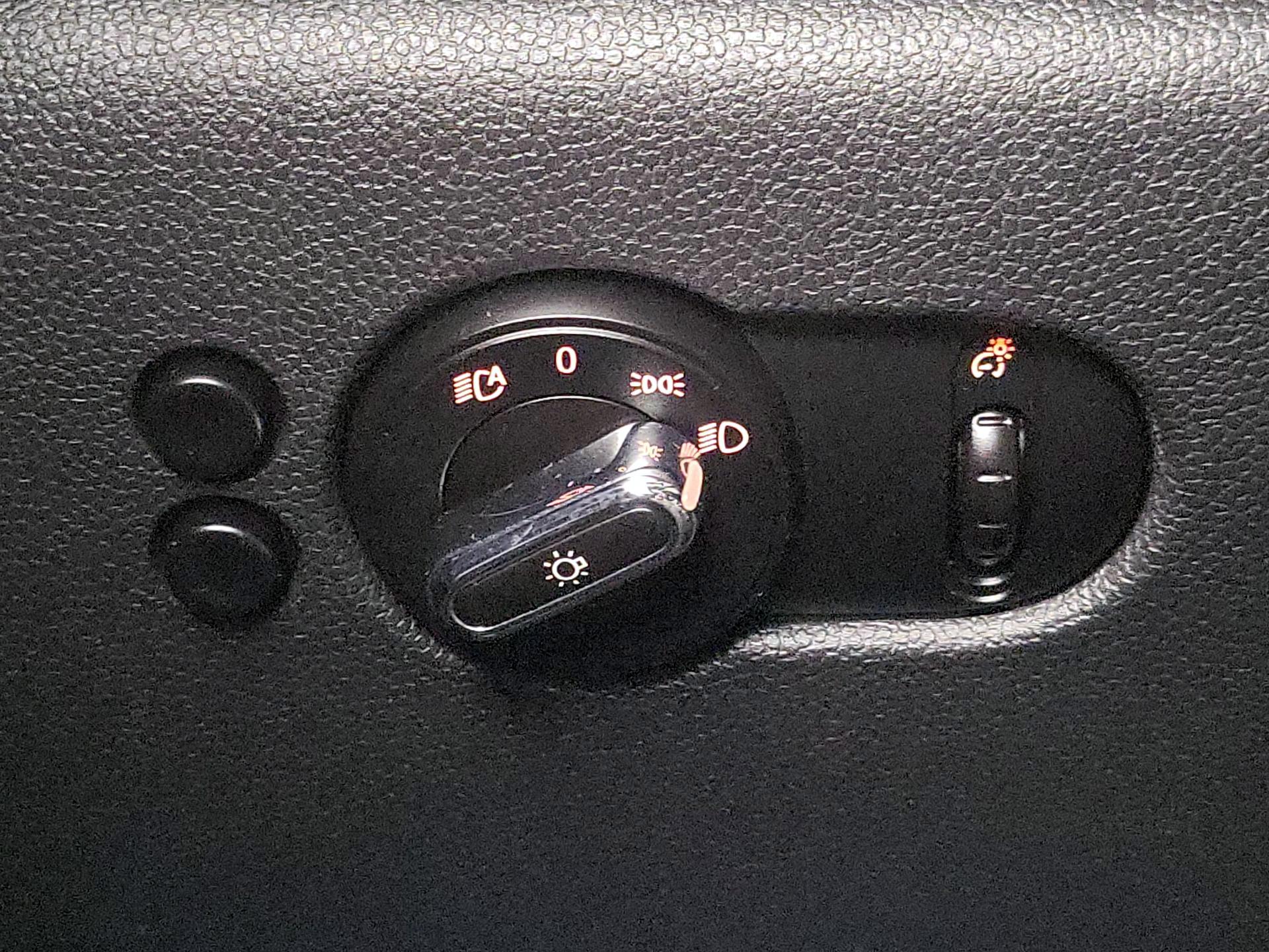Thumbnail: 2015 MINI Cooper Hardtop - 13