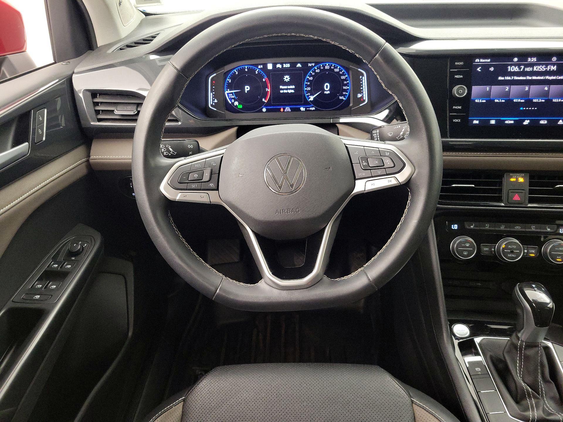 Thumbnail: 2022 Volkswagen Taos - 10