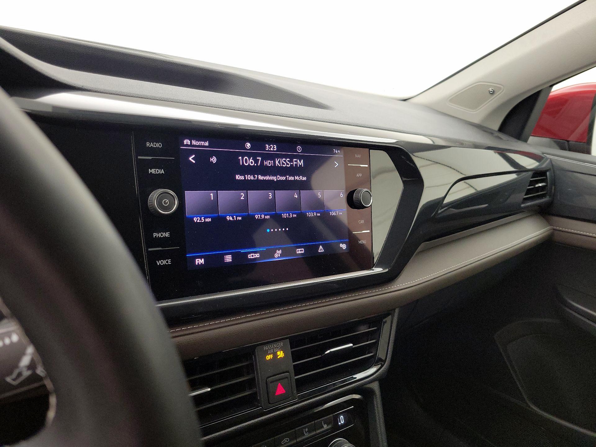 Thumbnail: 2022 Volkswagen Taos - 16