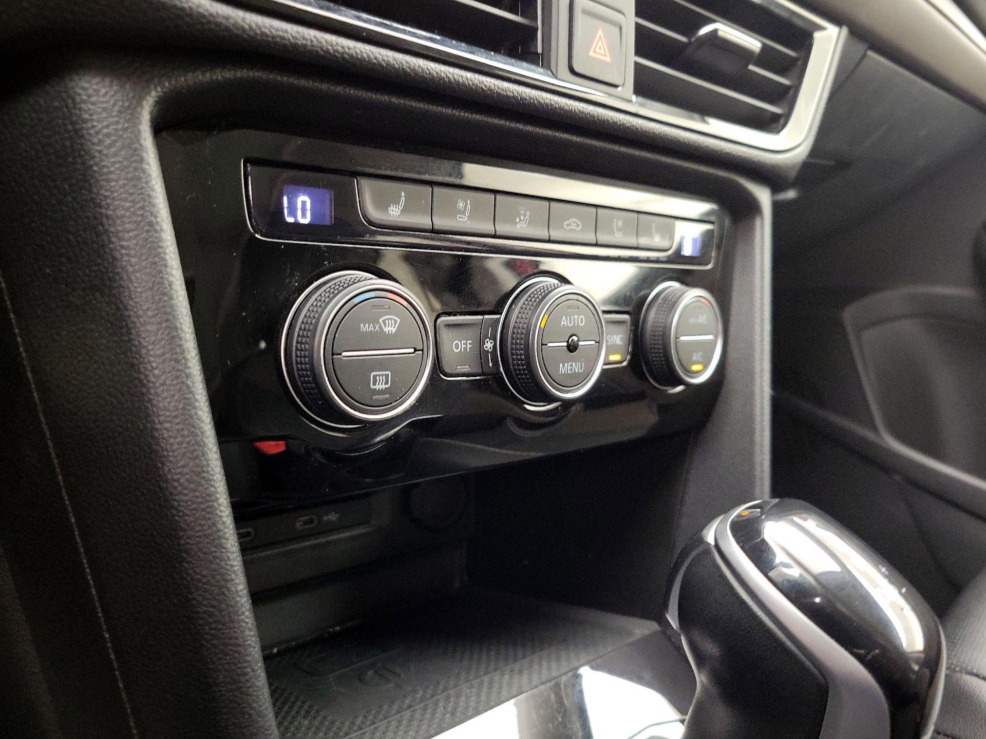 Thumbnail: 2022 Volkswagen Taos - 17