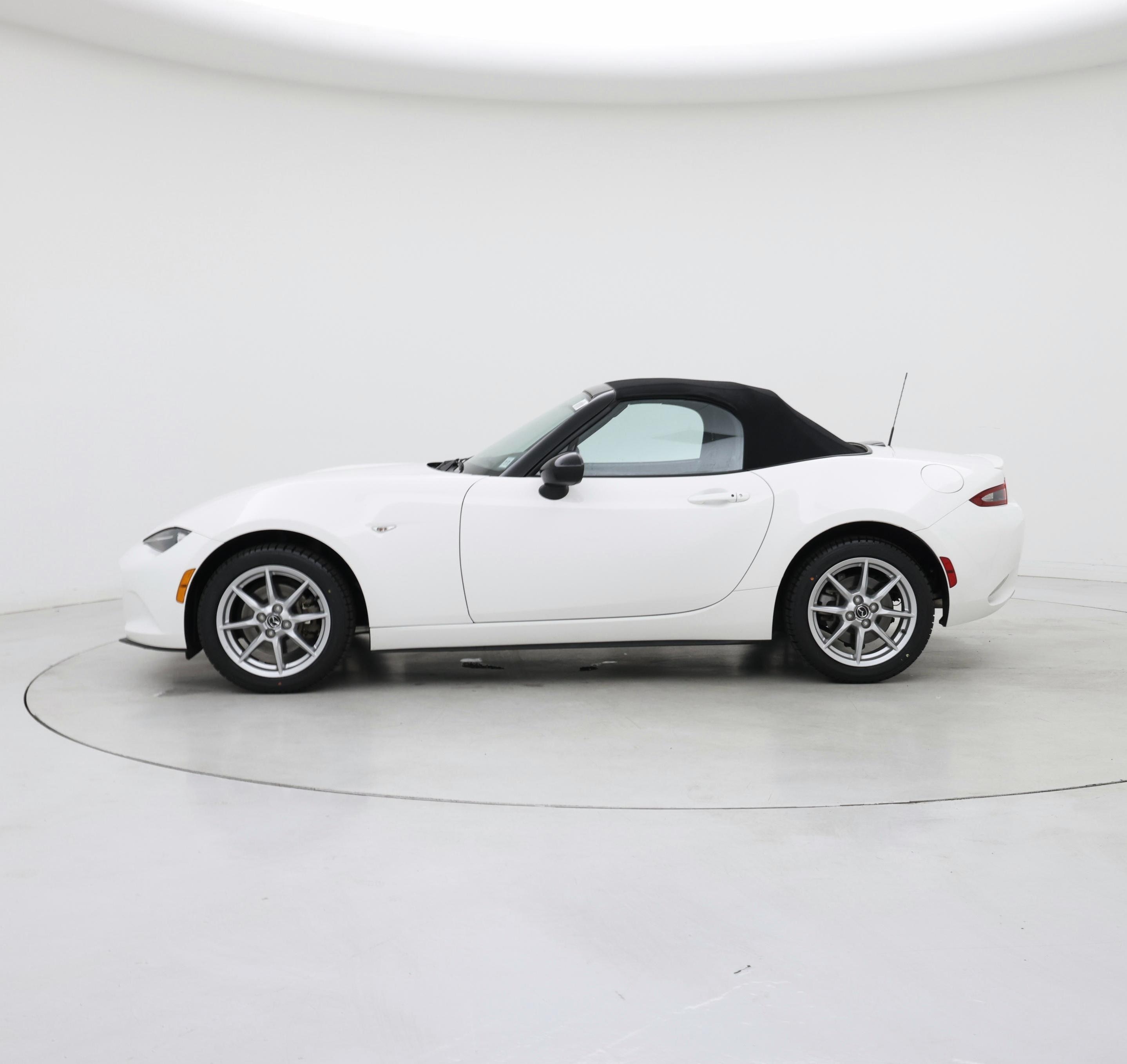 Thumbnail: 2016 Mazda MX-5 Miata - 3