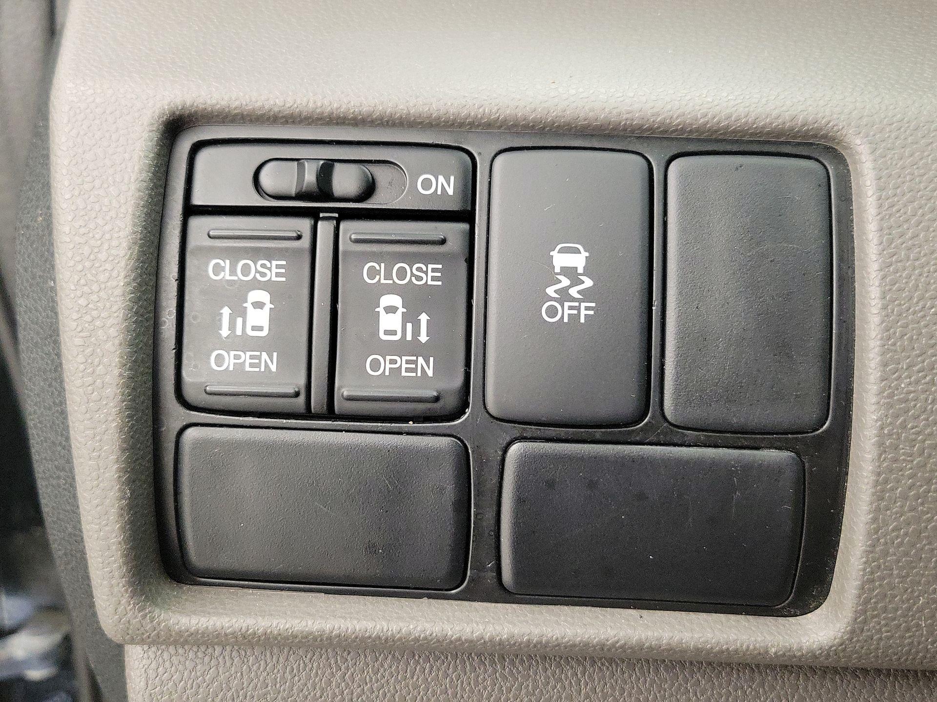 Thumbnail: 2016 Honda Odyssey - 13