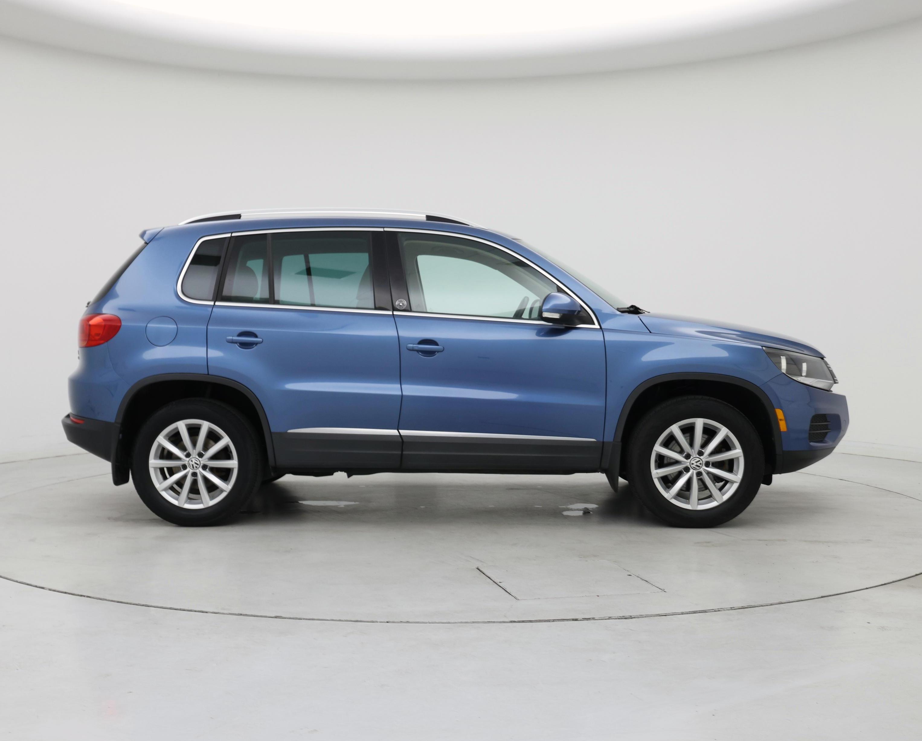 Thumbnail: 2017 Volkswagen Tiguan - 7