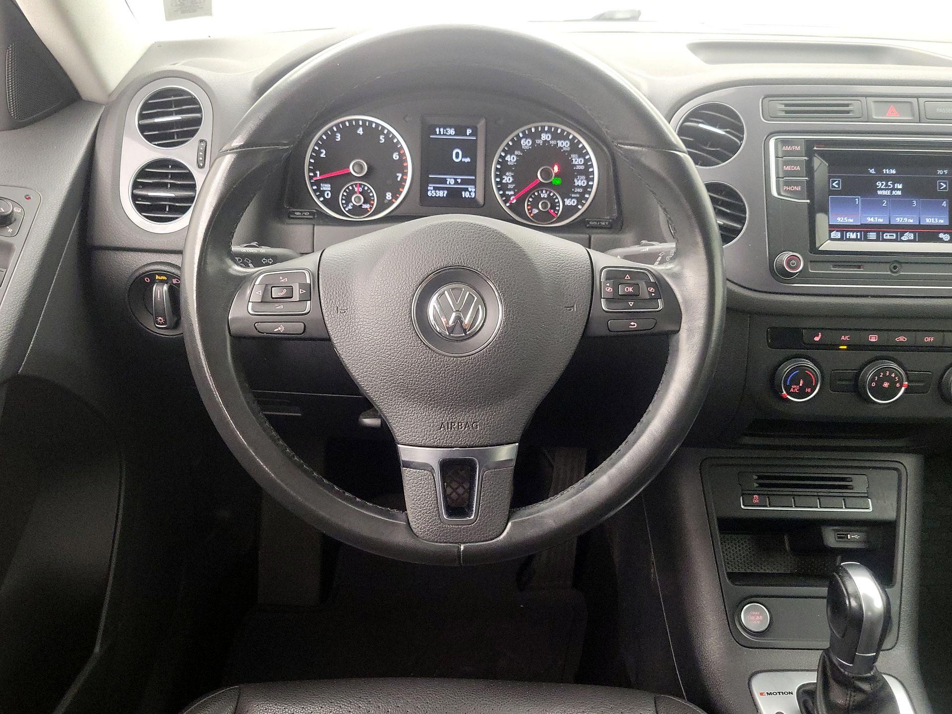 Thumbnail: 2016 Volkswagen Tiguan - 10