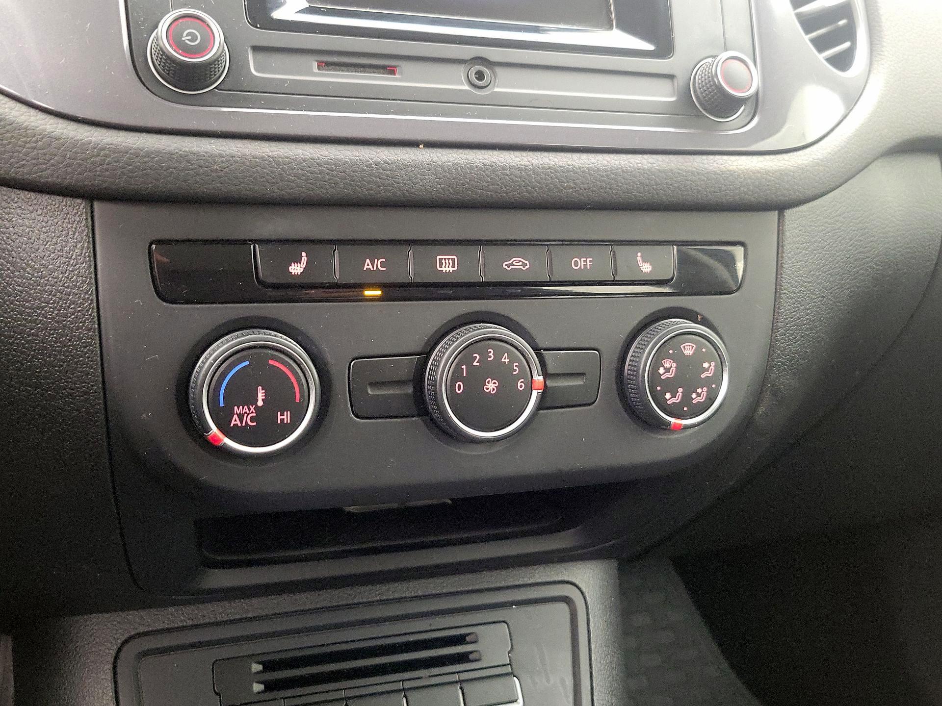 Thumbnail: 2016 Volkswagen Tiguan - 16