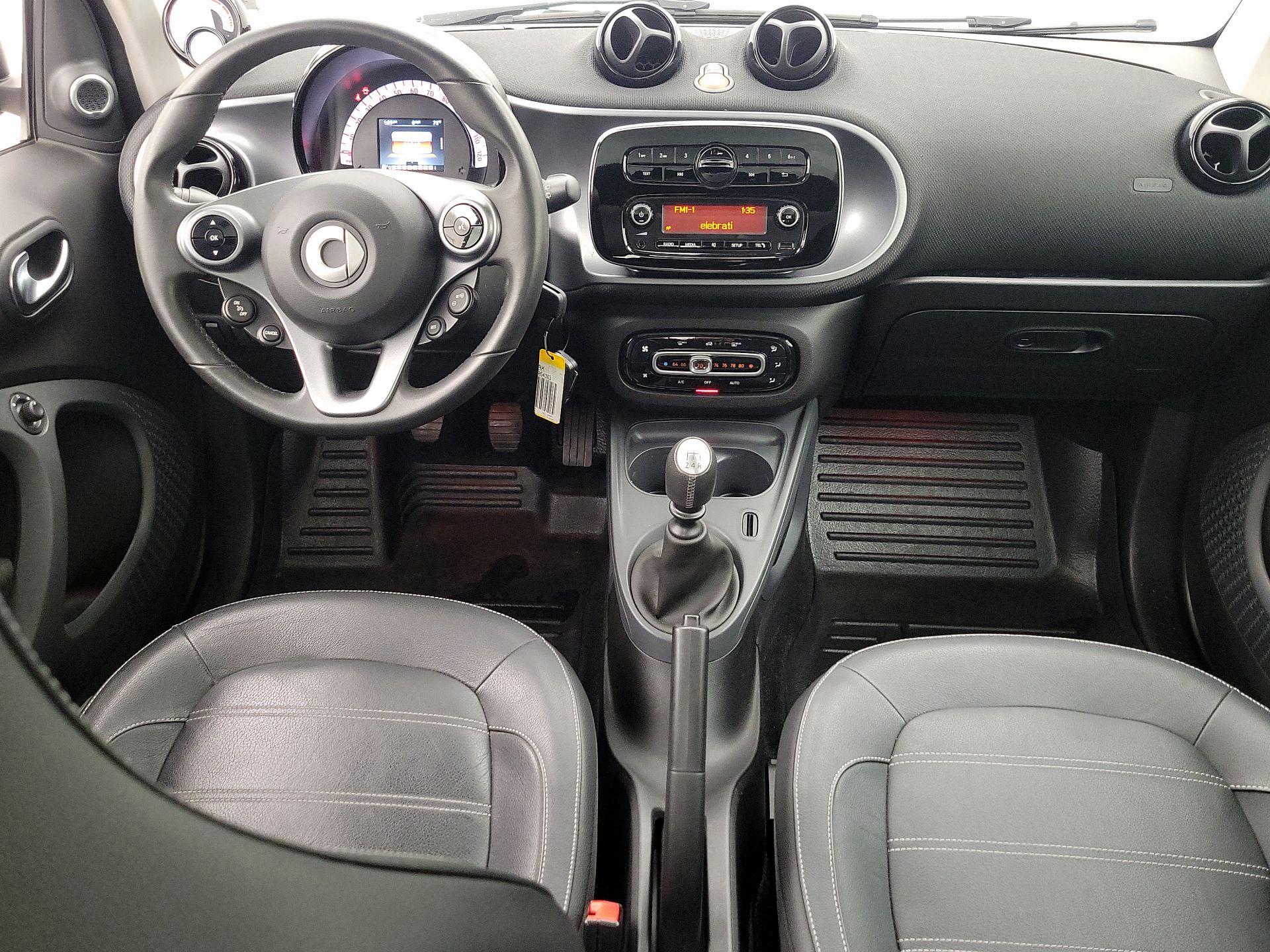 Thumbnail: 2016 smart fortwo - 9