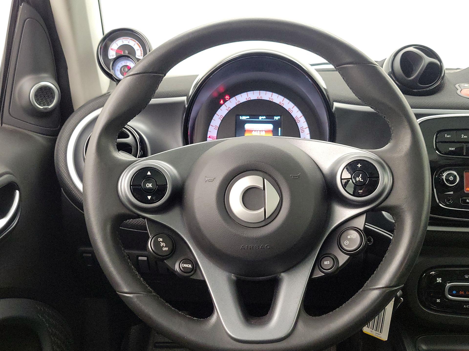 Thumbnail: 2016 smart fortwo - 10