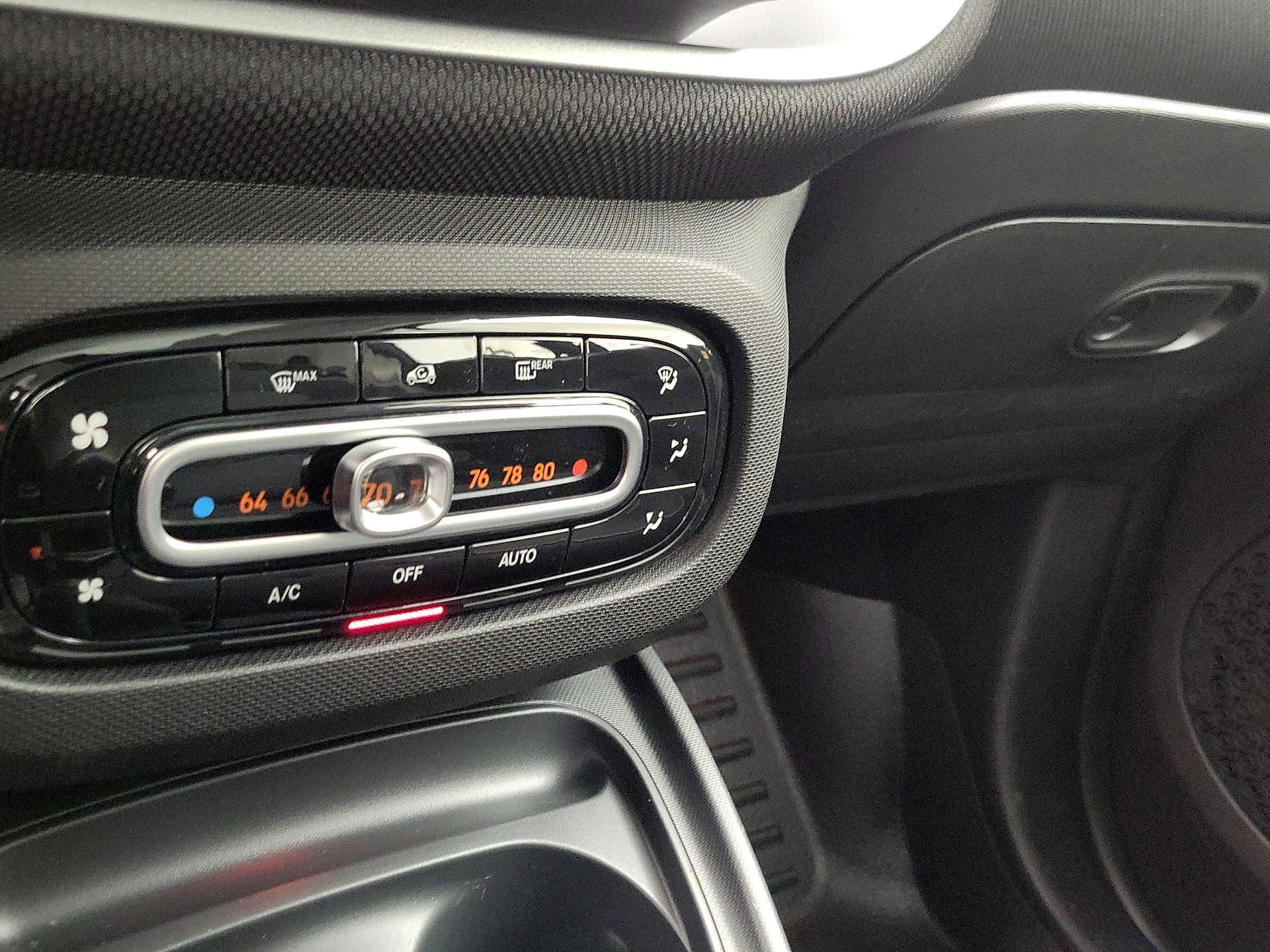 Thumbnail: 2016 smart fortwo - 15