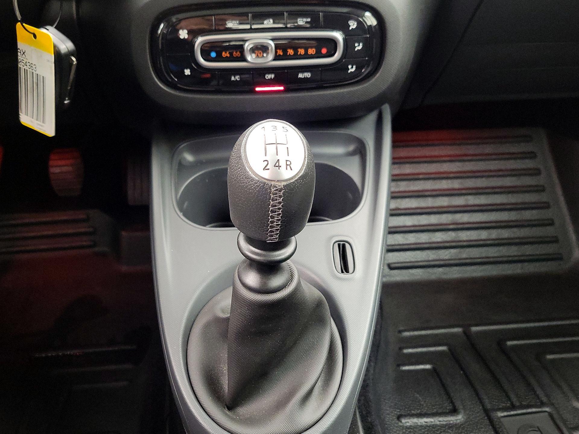 Thumbnail: 2016 smart fortwo - 16