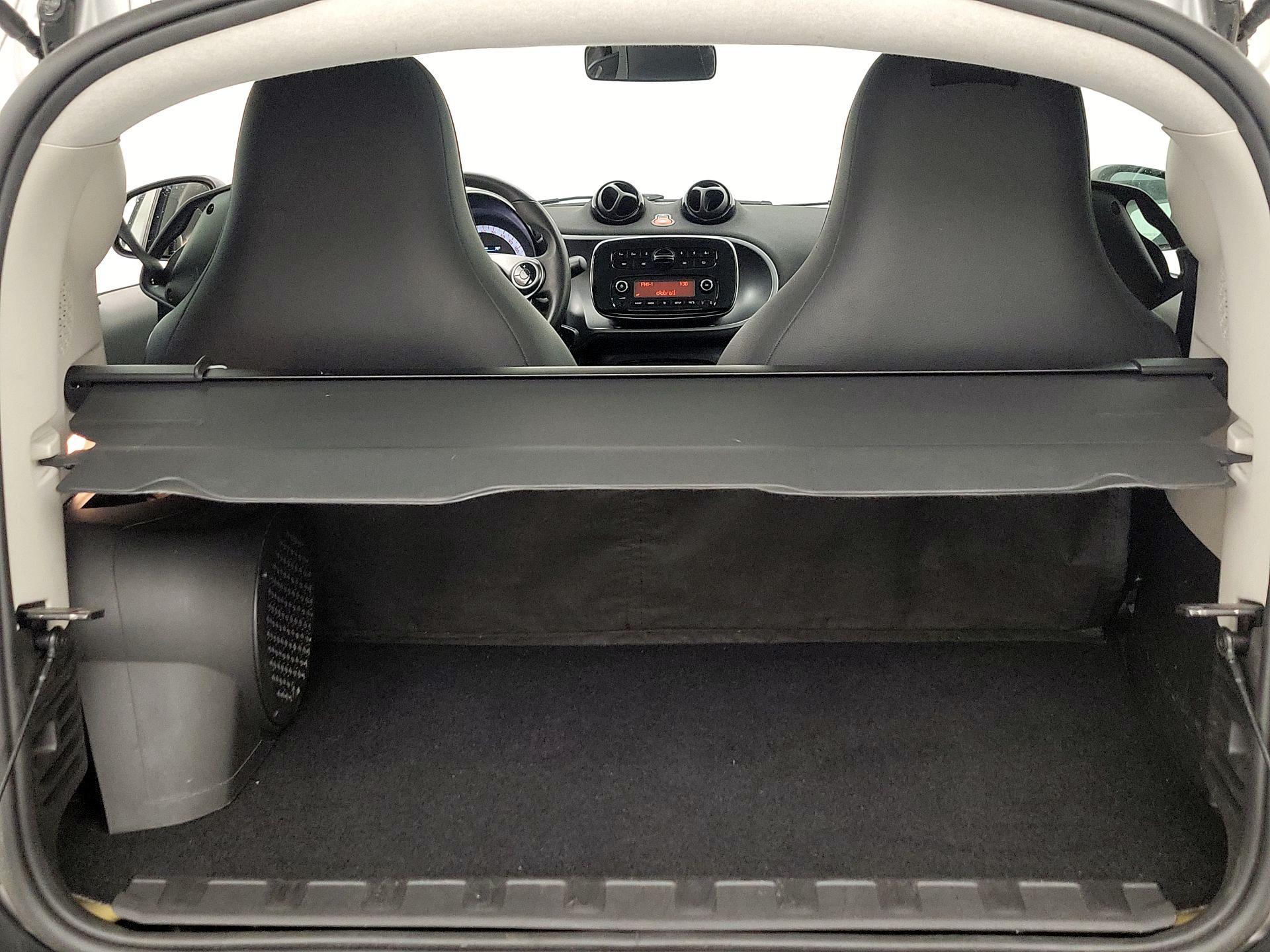 Thumbnail: 2016 smart fortwo - 19