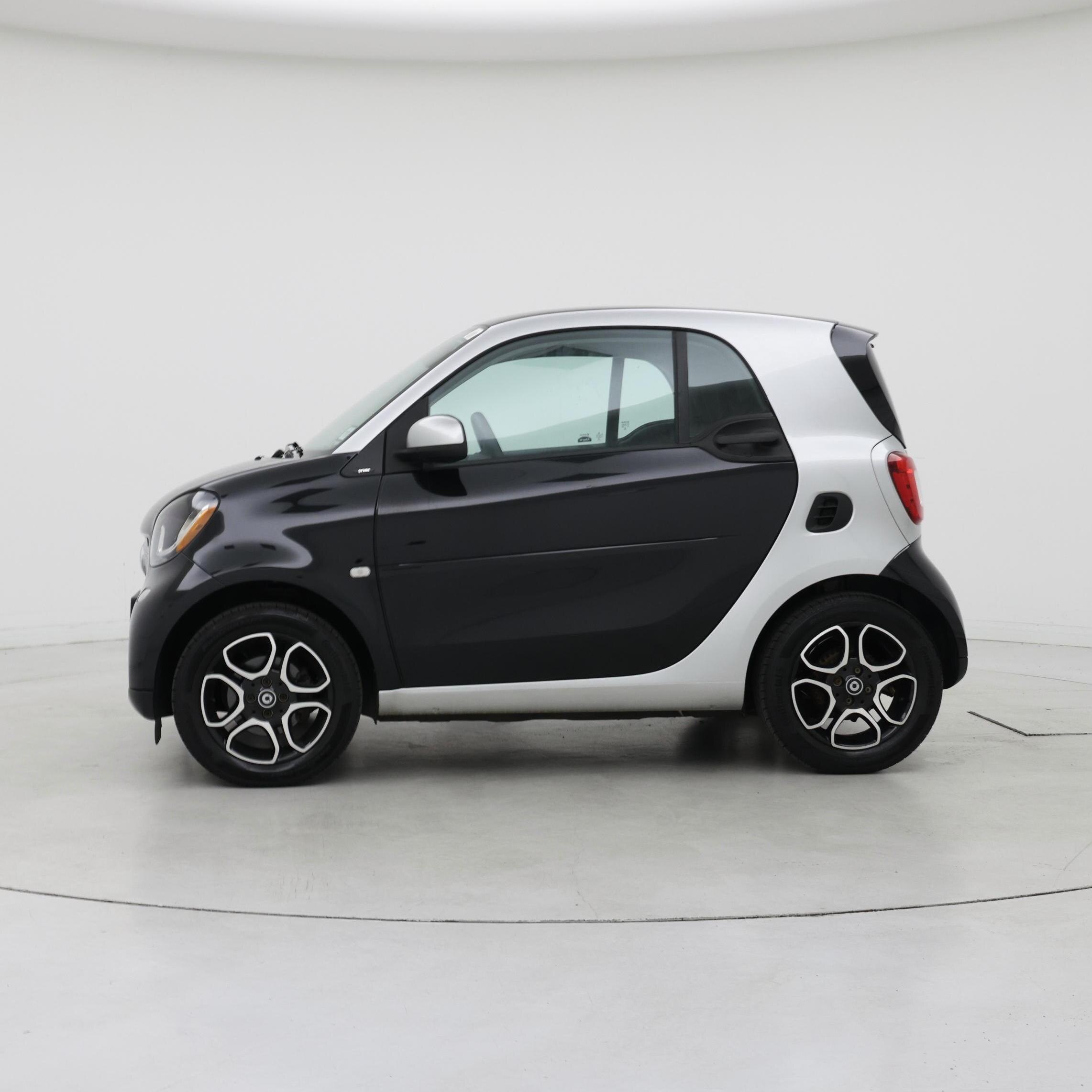 Thumbnail: 2016 smart fortwo - 3