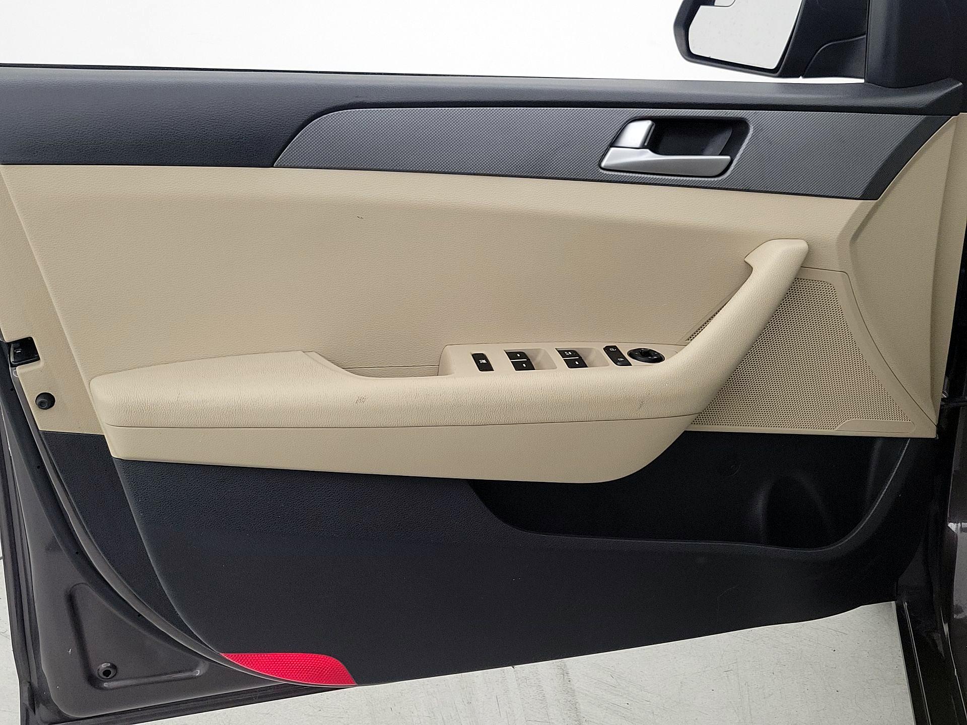 Thumbnail: 2016 Hyundai Sonata - 12