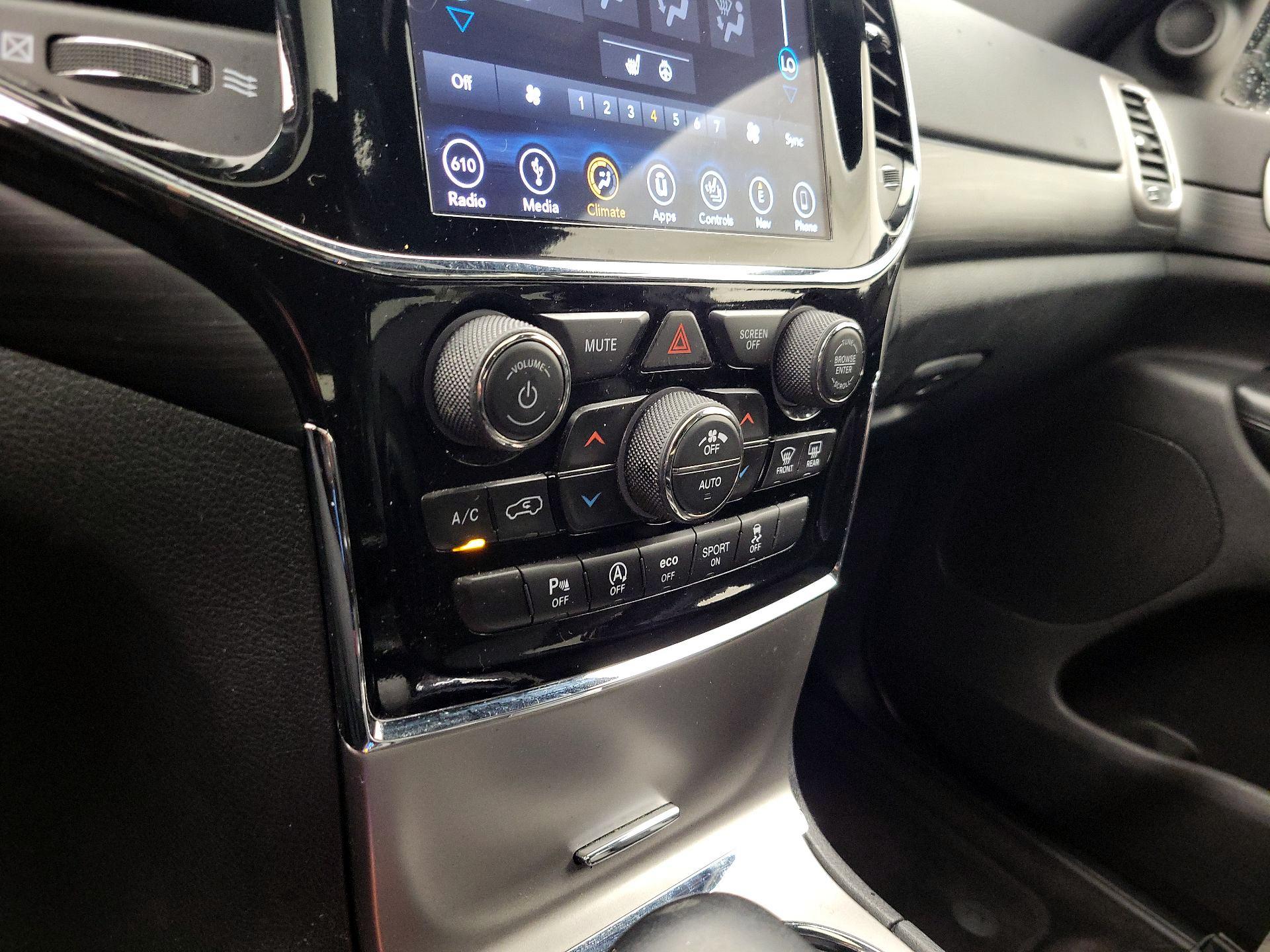 Thumbnail: 2019 Jeep Grand Cherokee - 17