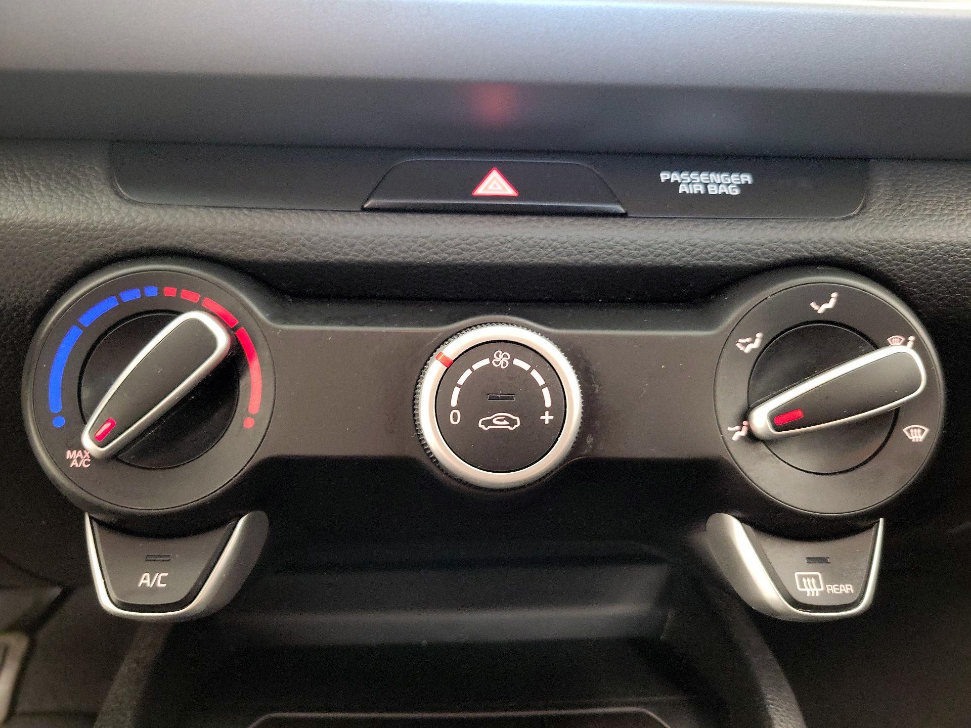 Thumbnail: 2020 Kia Rio - 16