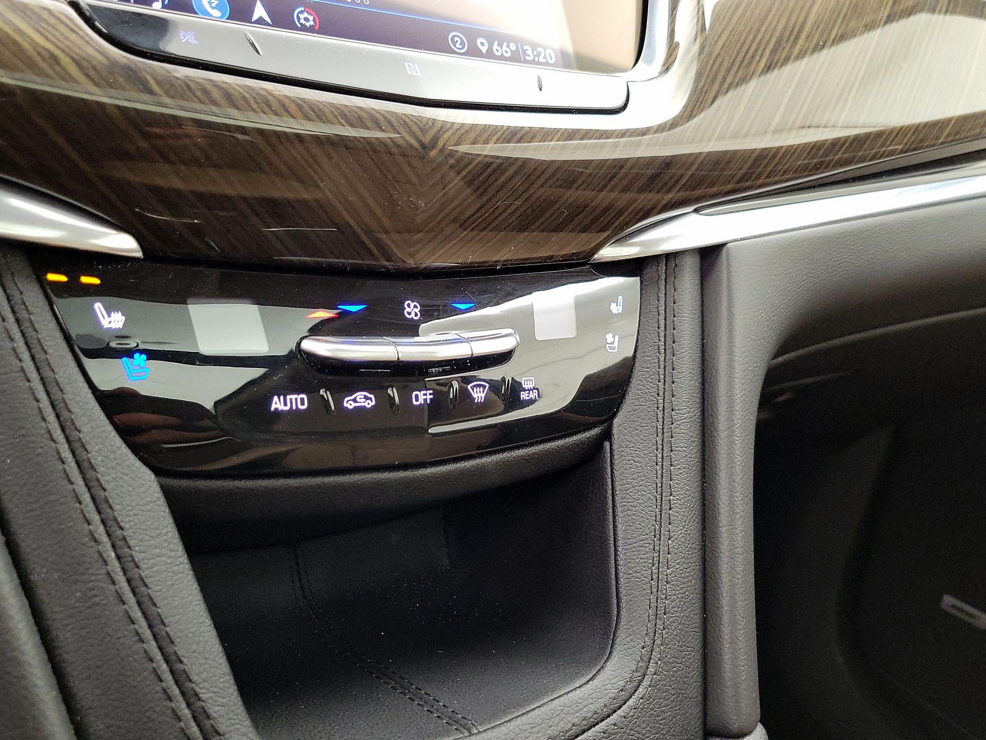Thumbnail: 2020 Cadillac XT6 - 17