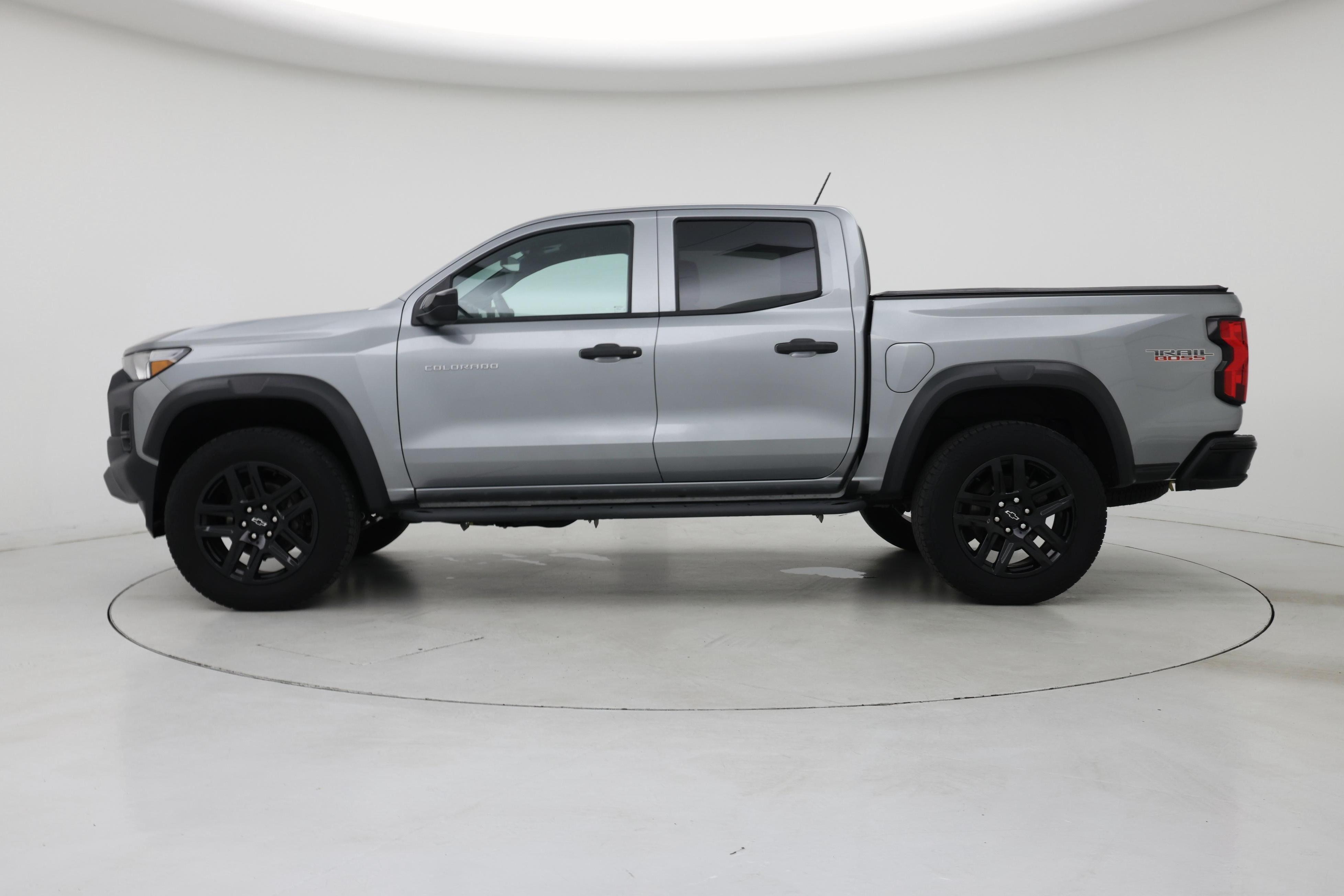 Thumbnail: 2023 Chevrolet Colorado - 3
