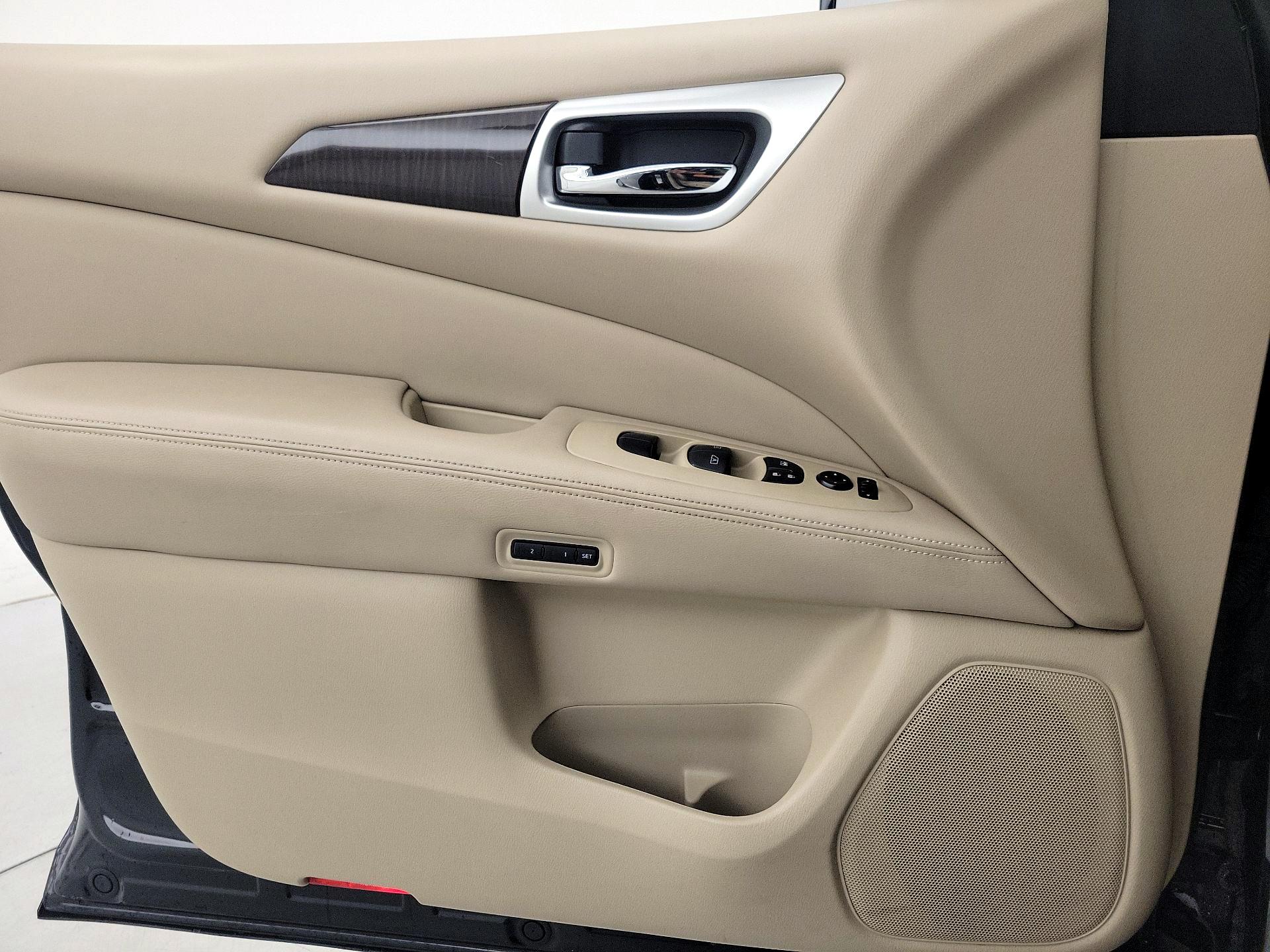 Thumbnail: 2016 Nissan Pathfinder - 12