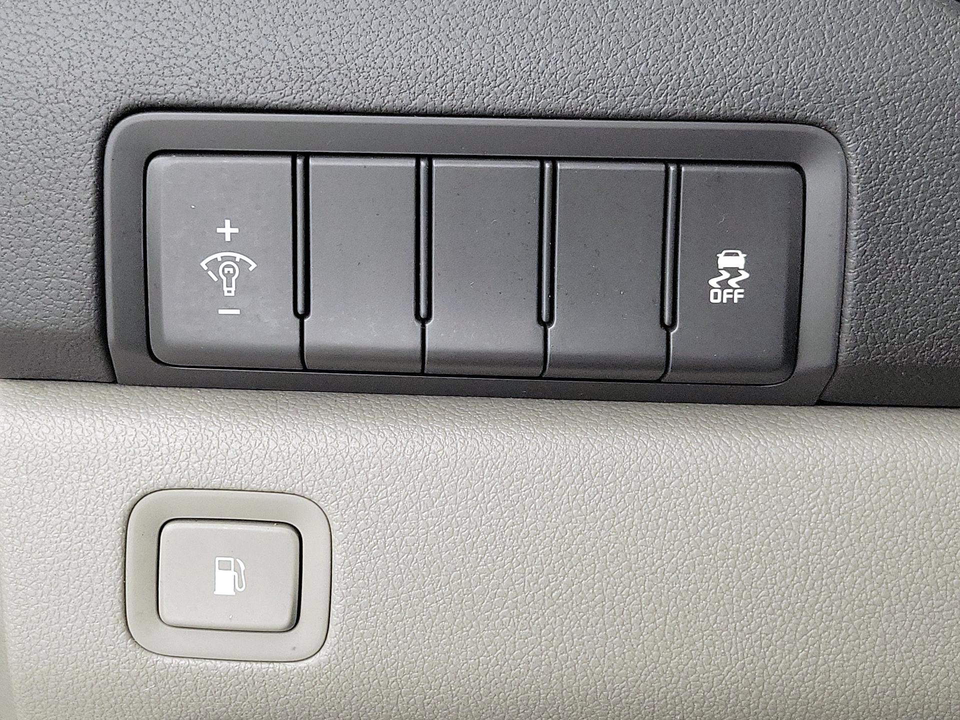 Thumbnail: 2017 Kia Sedona - 13