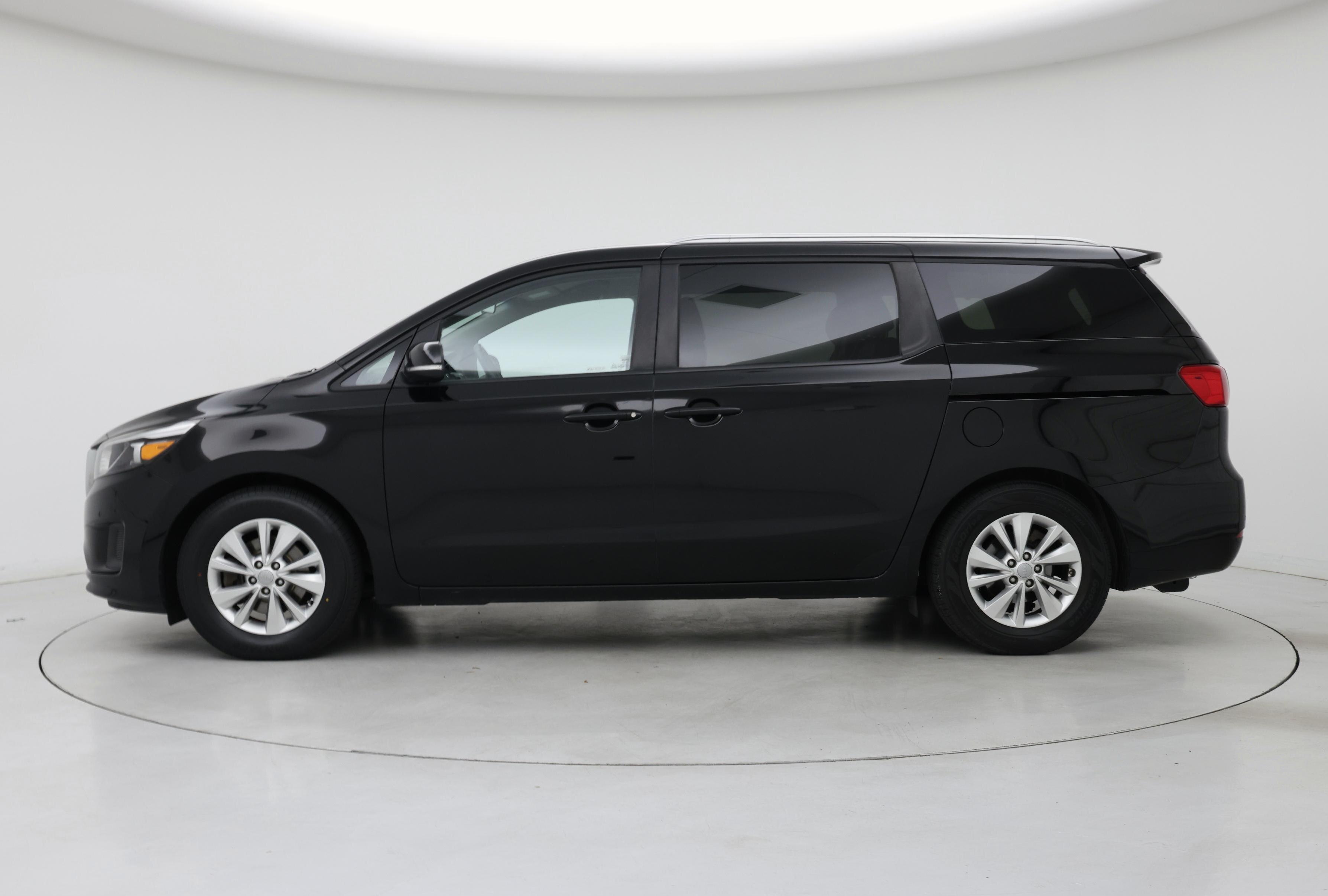 Thumbnail: 2017 Kia Sedona - 3