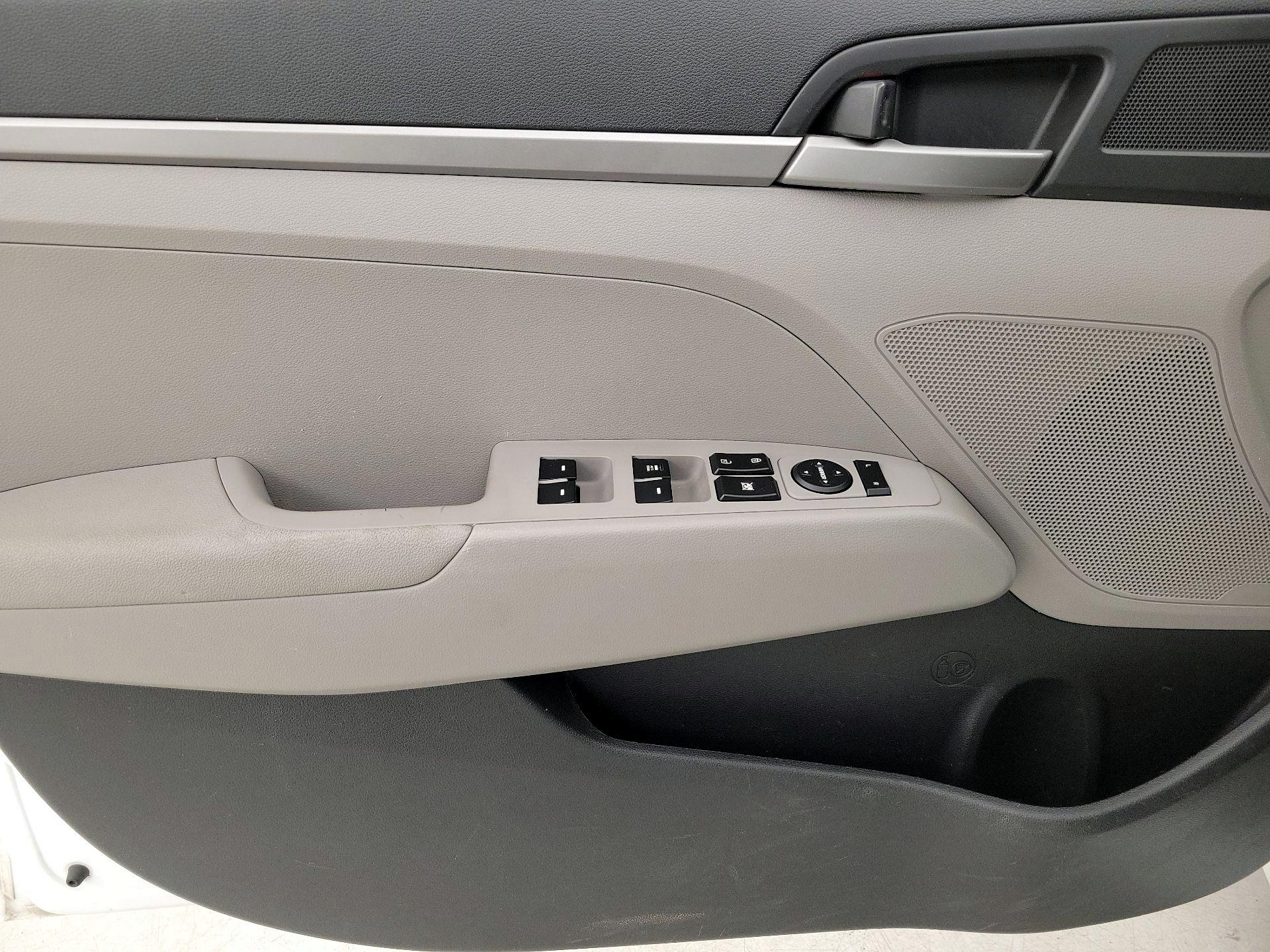 Thumbnail: 2017 Hyundai Elantra - 12