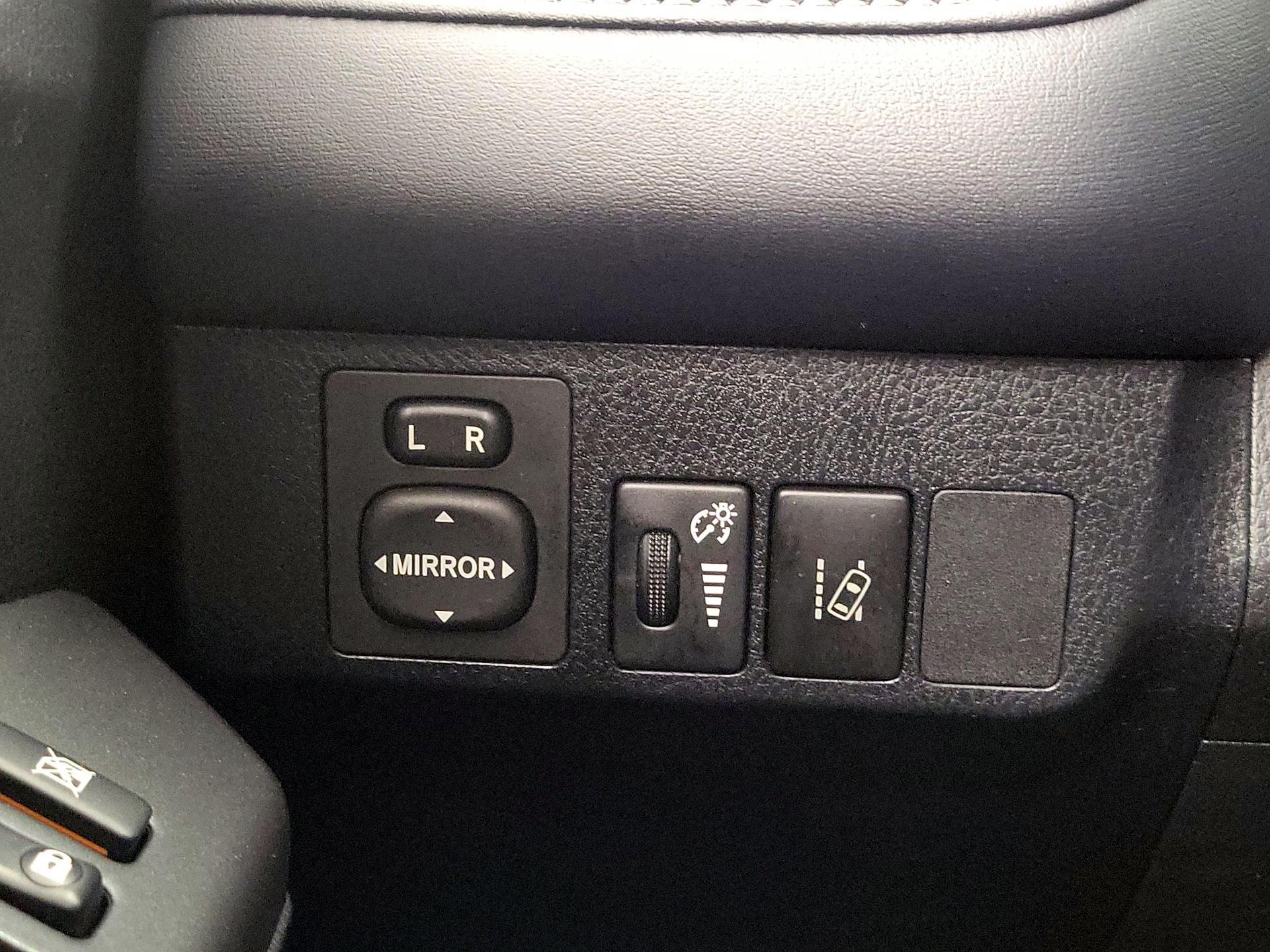 Thumbnail: 2018 Toyota RAV4 - 13