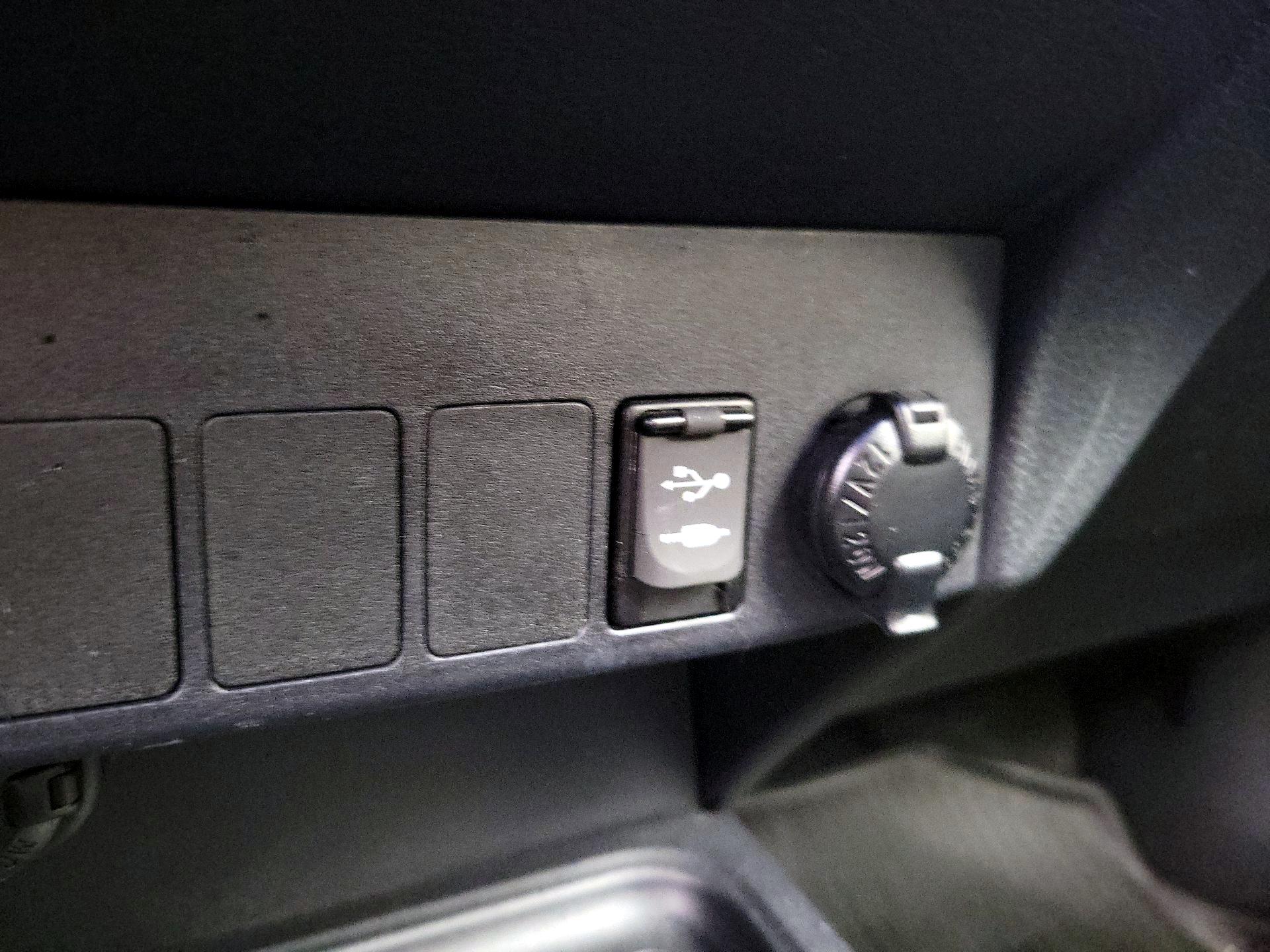 Thumbnail: 2018 Toyota RAV4 - 18