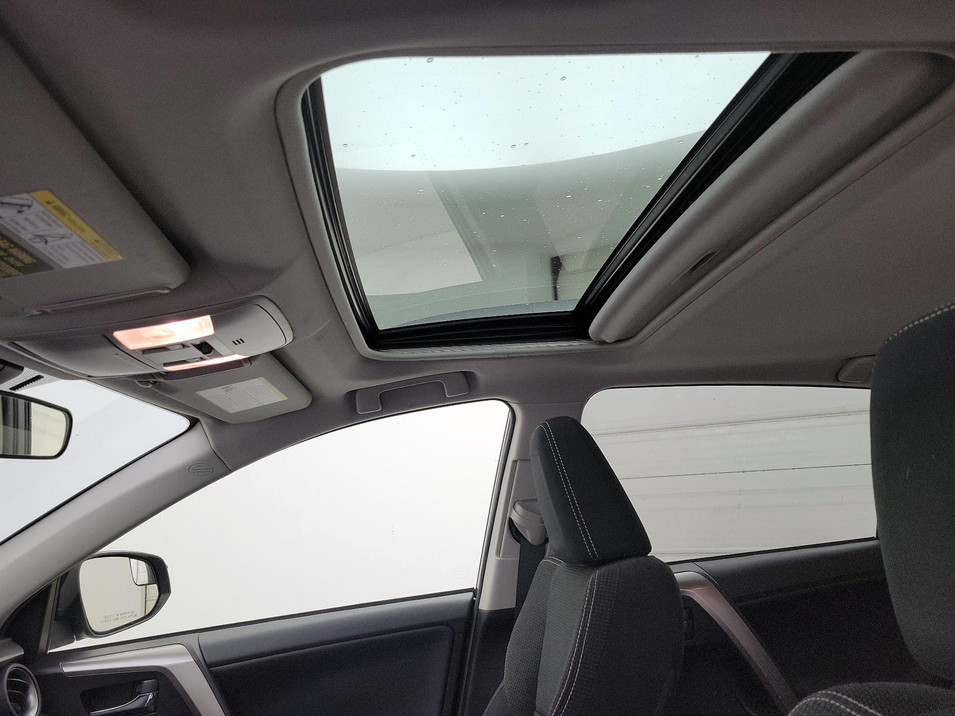 Thumbnail: 2018 Toyota RAV4 - 19